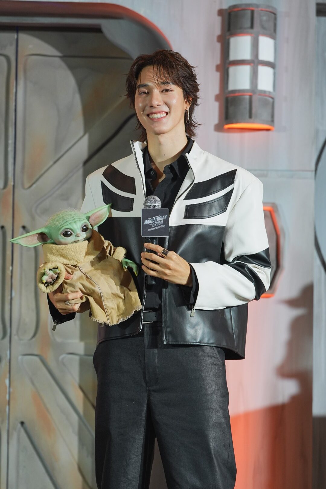 Thailand Gala Premiere เรื่อง The Mandalorian and Grogu 22 rotated นานิ หิรัญกฤษฎิ์ ร่วมฉลองต้อนรับคู่หูแห่งจักรวาล “The Mandalorian and Grogu แมนดาลอเรี่ยนและโกรกู” Thailand Gala Premiere