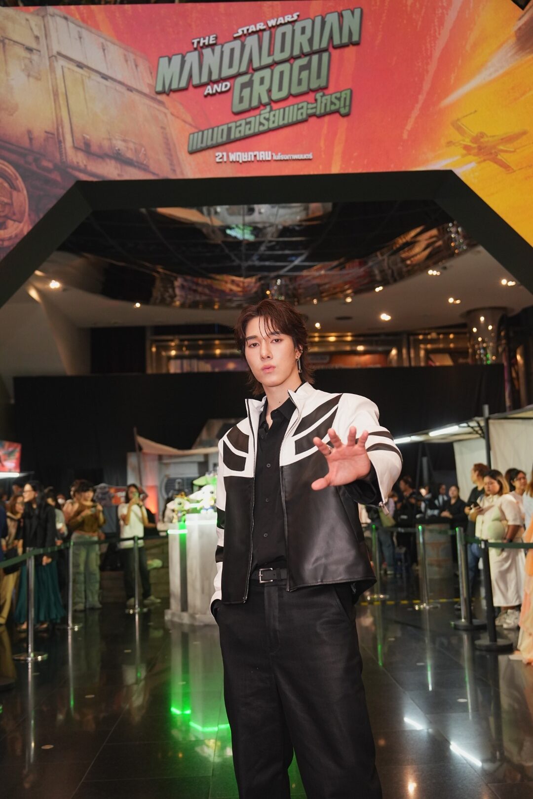 Thailand Gala Premiere เรื่อง The Mandalorian and Grogu 40 rotated นานิ หิรัญกฤษฎิ์ ร่วมฉลองต้อนรับคู่หูแห่งจักรวาล “The Mandalorian and Grogu แมนดาลอเรี่ยนและโกรกู” Thailand Gala Premiere