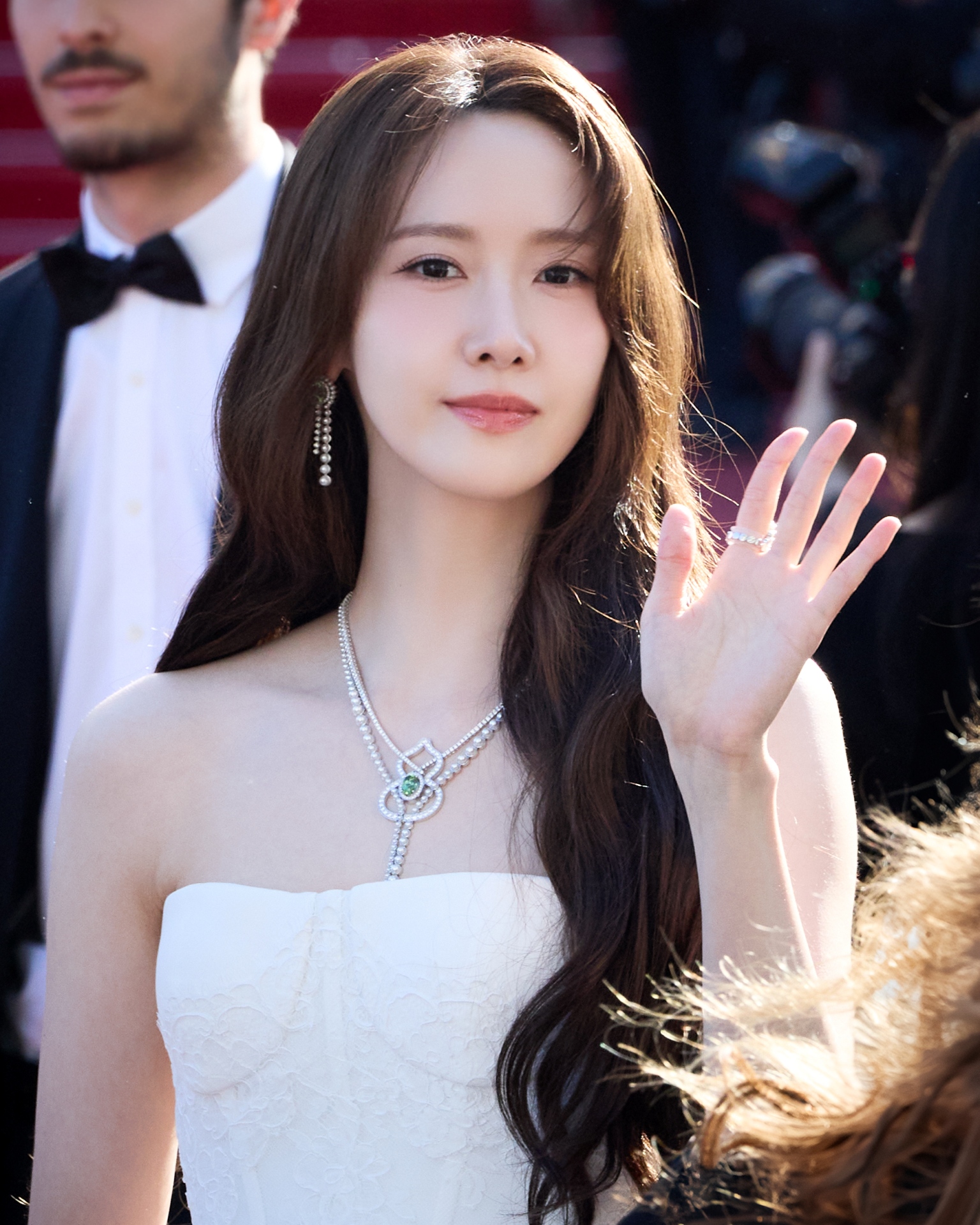 ภาพที่ 2 YOONA ยุนอา บนพรมแดงคานส์ YOONA สง่างามบนพรมแดงคานส์ ในฐานะโกลบอลแบรนด์แอมบาสเดอร์ของ Qeelin