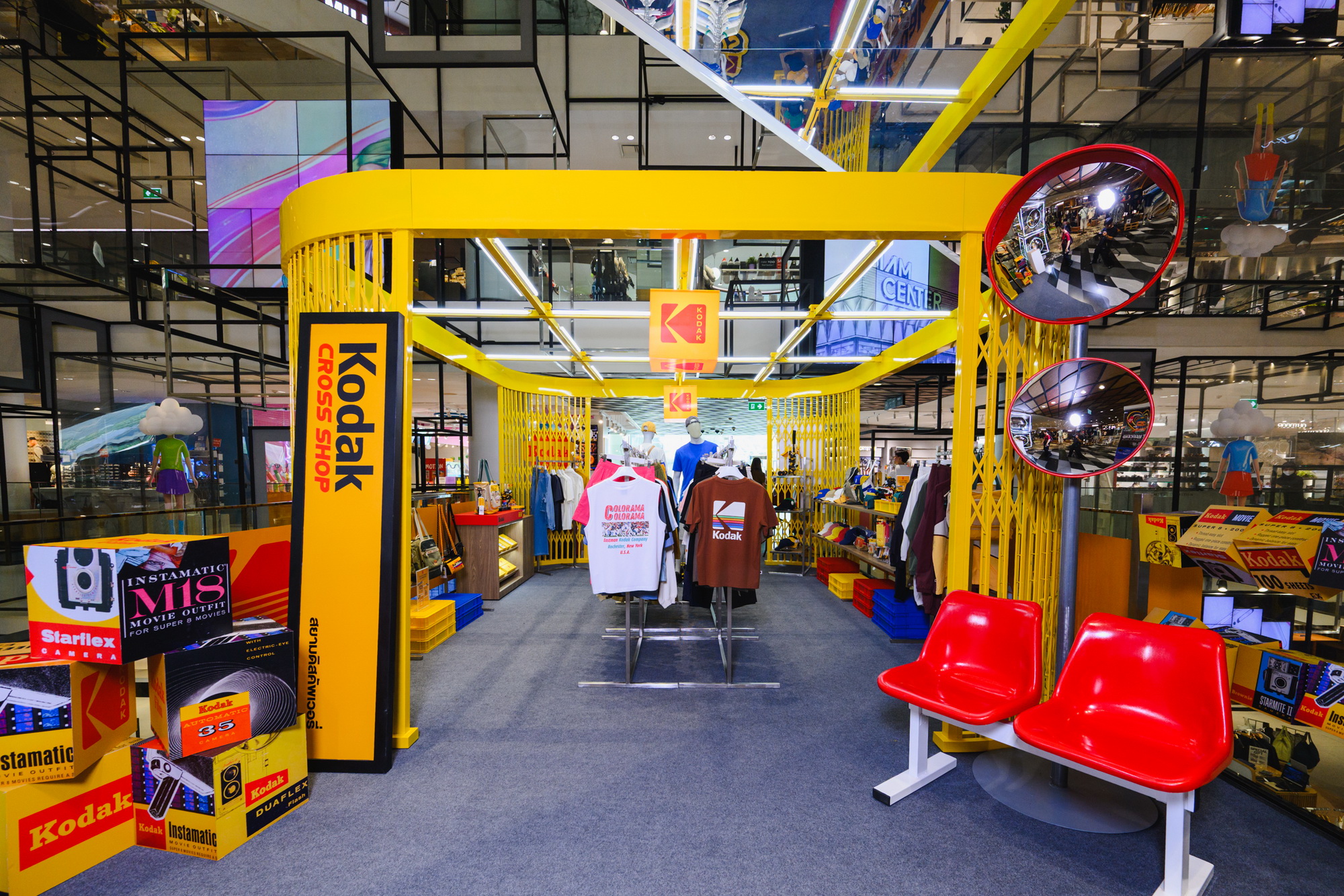 01 1 ตำนาน Kodak ผ่านแฟชั่นกับ “KODAK CROSS SHOP POP-UP STORE” ชั้น M สยามดิสคัฟเวอรี่