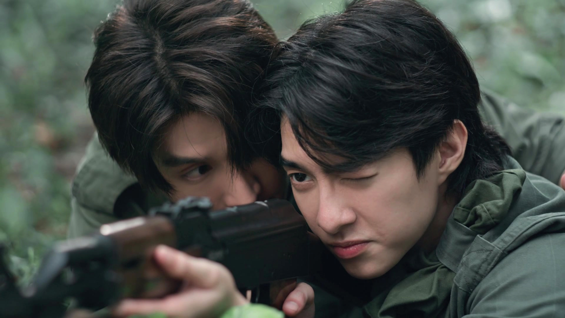 02 ซีรีส์ “แสงดาว แสงศรัทธา” ฟินทะลุกราฟ จับตาเคมีใหม่ “บาส-หลงชาง” สหายรักกลางสมรภูมิรบ!