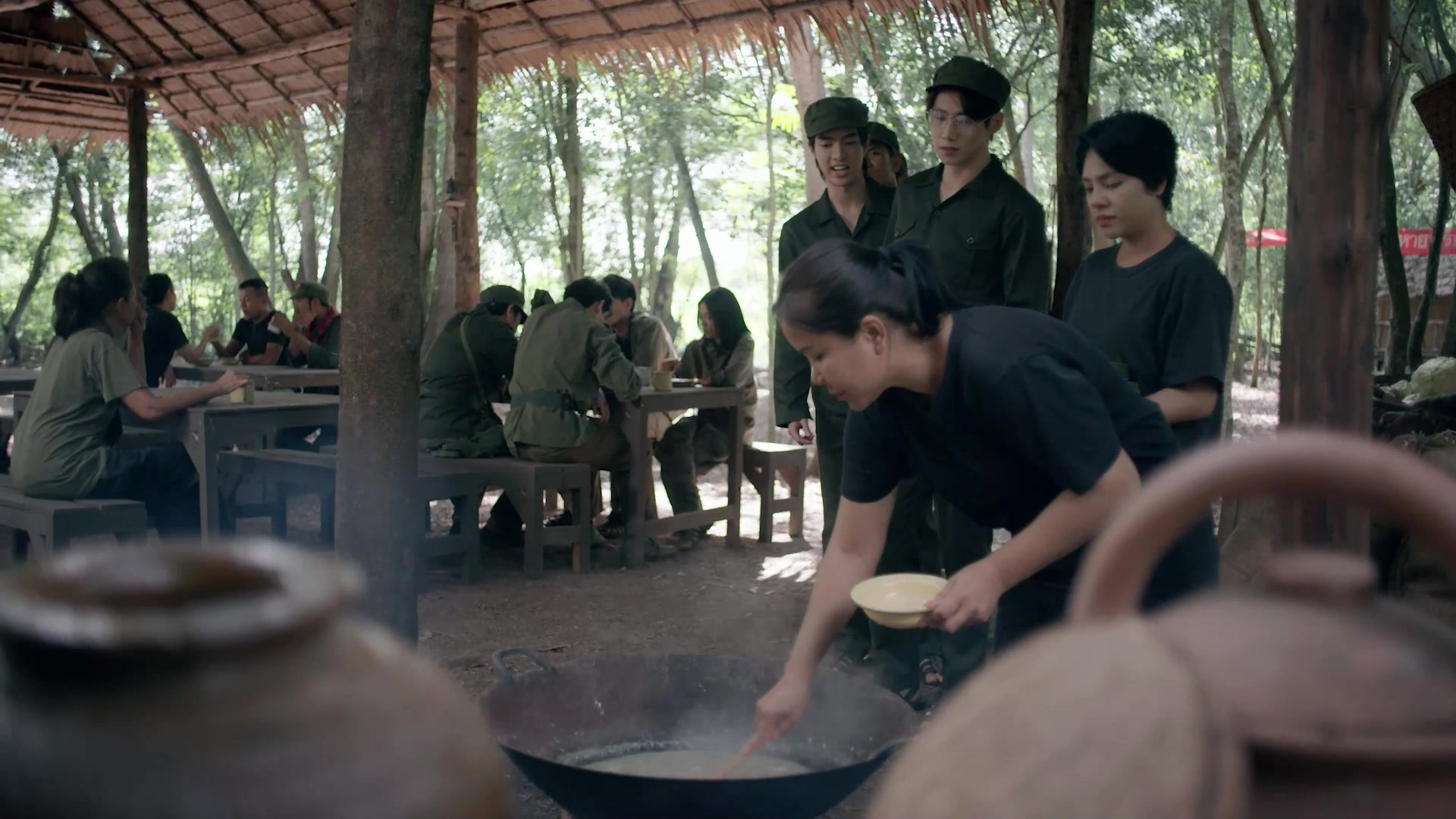 10 1 ซีรีส์ “แสงดาว แสงศรัทธา” ฟินทะลุกราฟ จับตาเคมีใหม่ “บาส-หลงชาง” สหายรักกลางสมรภูมิรบ!