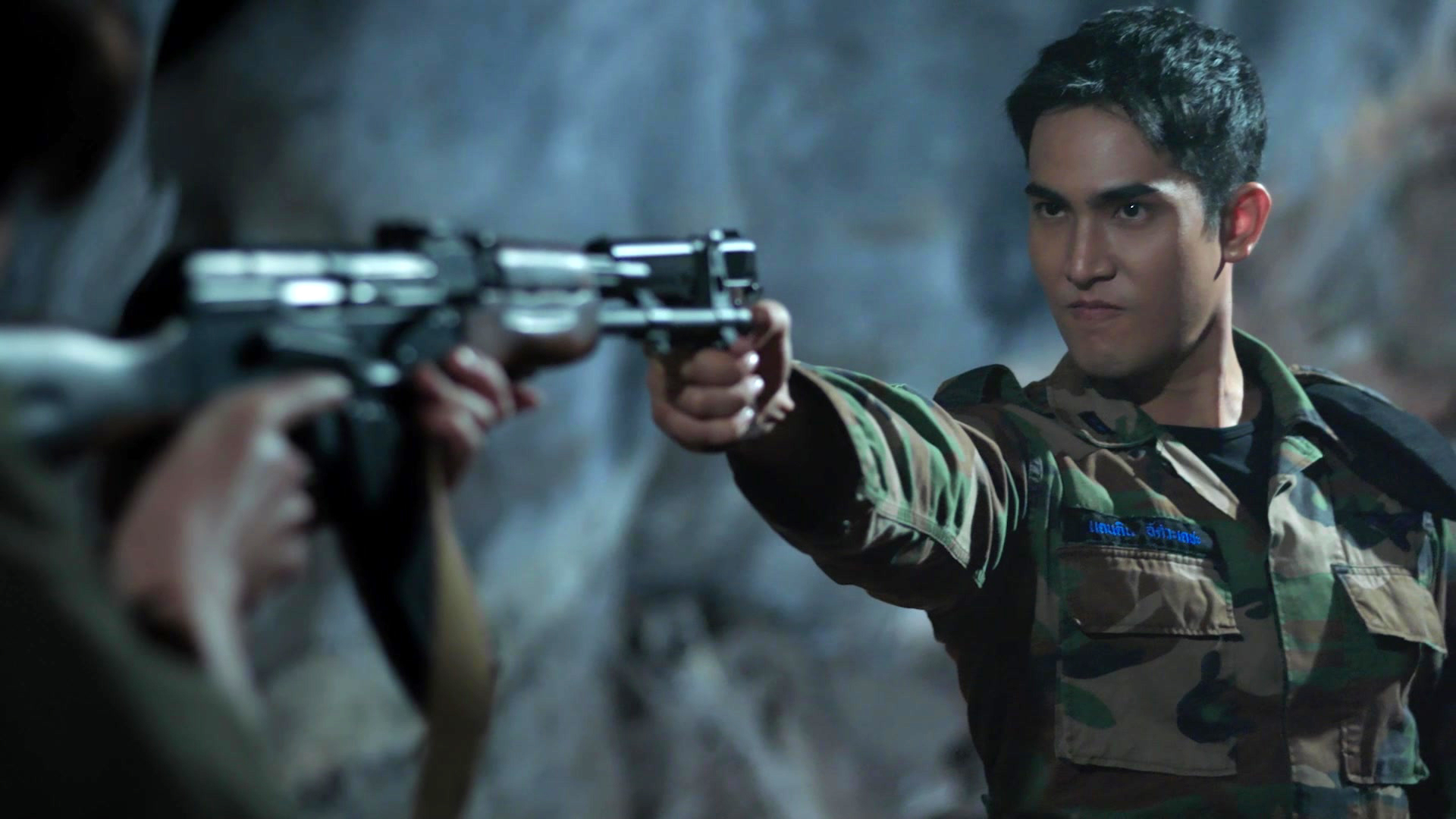 17 1 ซีรีส์ “แสงดาว แสงศรัทธา” ฟินทะลุกราฟ จับตาเคมีใหม่ “บาส-หลงชาง” สหายรักกลางสมรภูมิรบ!