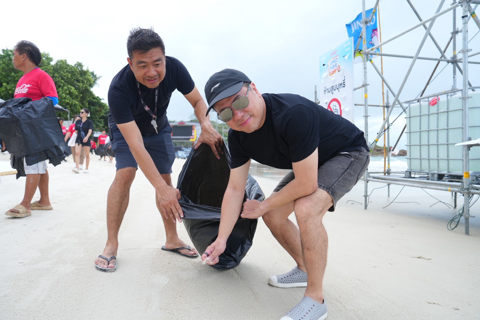 ThaiNamthip Coca-Cola presents Samed in Love Beach Clean Up 2026 เริ่มต้นเช้าวันดี ๆ ด้วยการ “คืนหาดสวย คลื่นหาดใส” ณ เกาะเสม็ด จ.ระยอง 6 1780814127567 ThaiNamthip Coca-Cola presents Samed in Love Beach Clean Up 2026 เริ่มต้นเช้าวันดี ๆ ด้วยการ “คืนหาดสวย คลื่นหาดใส” ณ เกาะเสม็ด จ.ระยอง