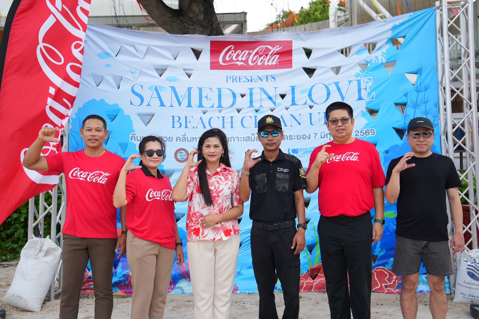 1780814130226 ThaiNamthip Coca-Cola presents Samed in Love Beach Clean Up 2026 เริ่มต้นเช้าวันดี ๆ ด้วยการ “คืนหาดสวย คลื่นหาดใส” ณ เกาะเสม็ด จ.ระยอง