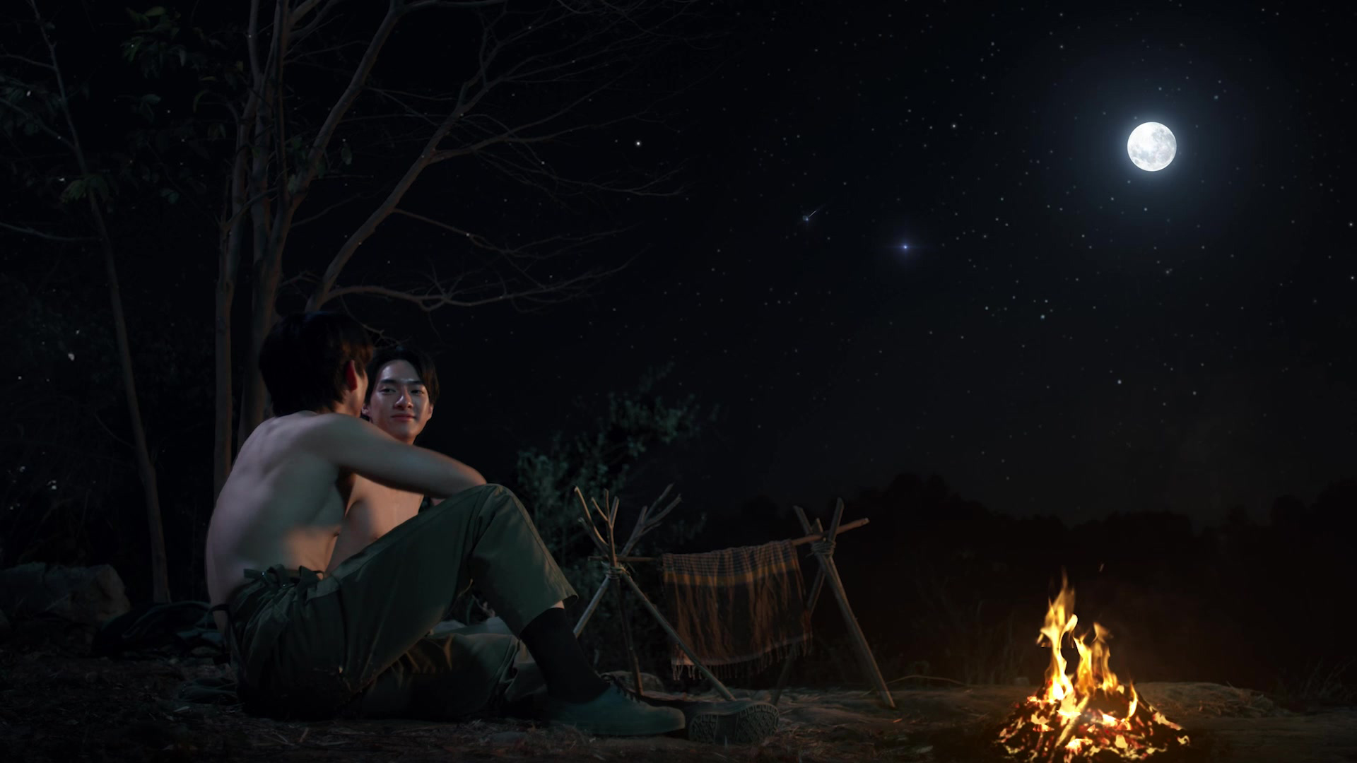 20 1 ซีรีส์ “แสงดาว แสงศรัทธา” ฟินทะลุกราฟ จับตาเคมีใหม่ “บาส-หลงชาง” สหายรักกลางสมรภูมิรบ!
