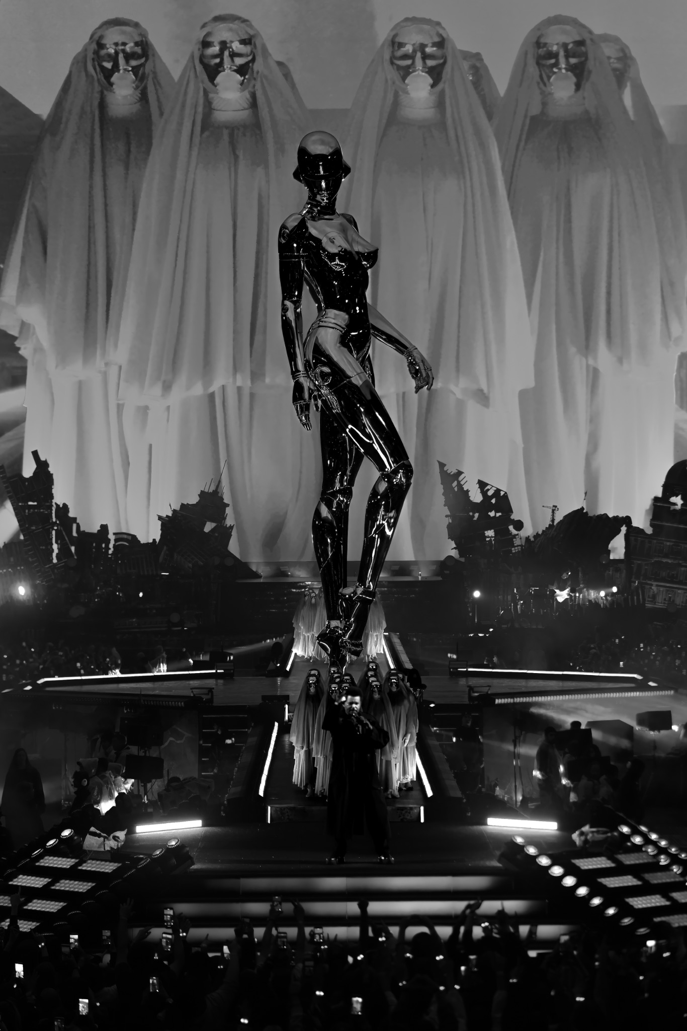 2A92E4C2 A04B 4611 A5B0 46A9F33736BD 1 The Weeknd เปิดตัวประติมากรรมสูง 40 ฟุต ชาวไทยเตรียมตัว! After Hours Til Dawn Tour บุกราชมังฯ 11 – 13 ตุลาคมนี้