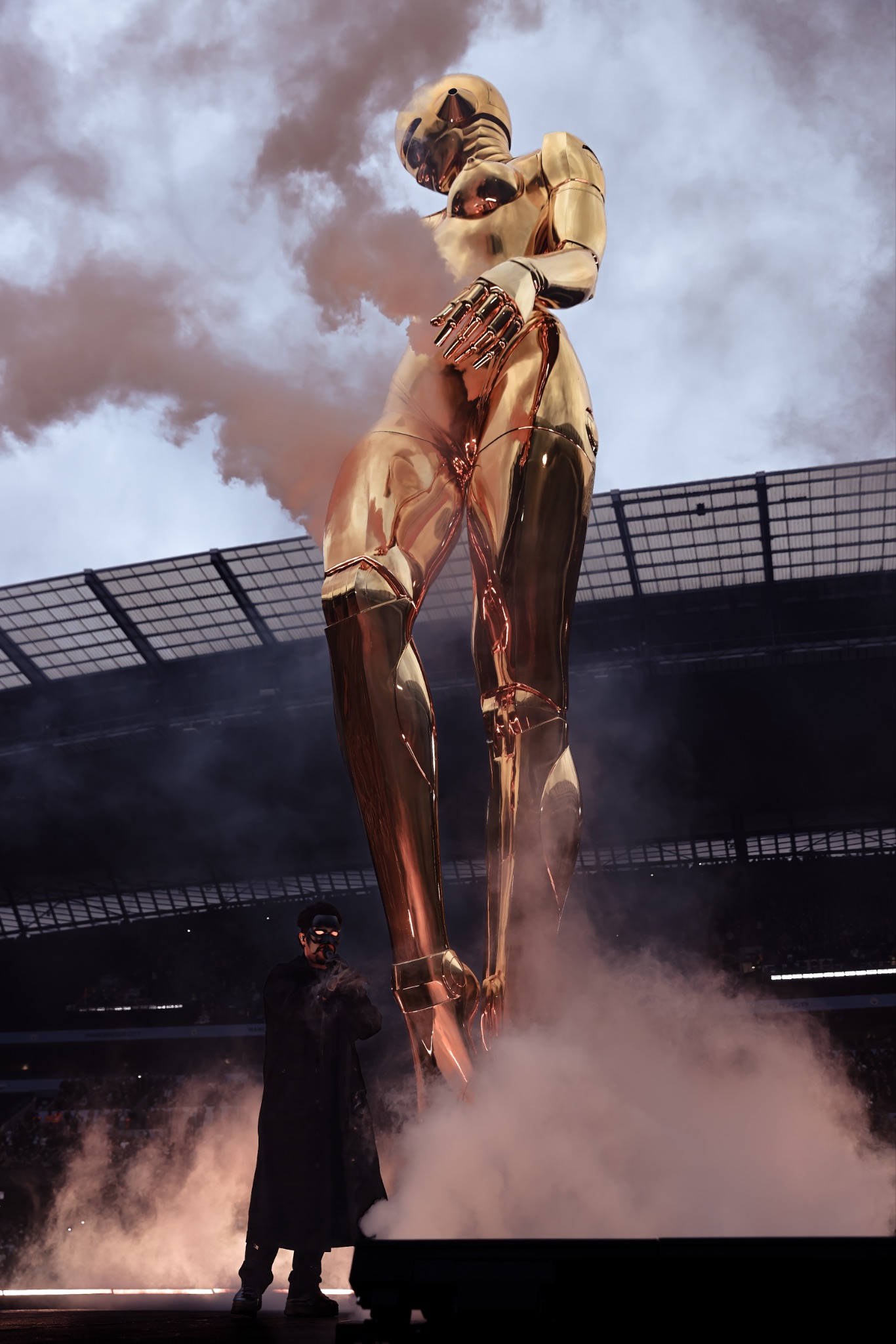 The Weeknd เปิดตัวประติมากรรมสูง 40 ฟุต ชาวไทยเตรียมตัว! After Hours Til Dawn Tour บุกราชมังฯ 11 – 13 ตุลาคมนี้ 4 4F22D382 8BA4 4622 BB31 2B697681B87E The Weeknd เปิดตัวประติมากรรมสูง 40 ฟุต ชาวไทยเตรียมตัว! After Hours Til Dawn Tour บุกราชมังฯ 11 – 13 ตุลาคมนี้