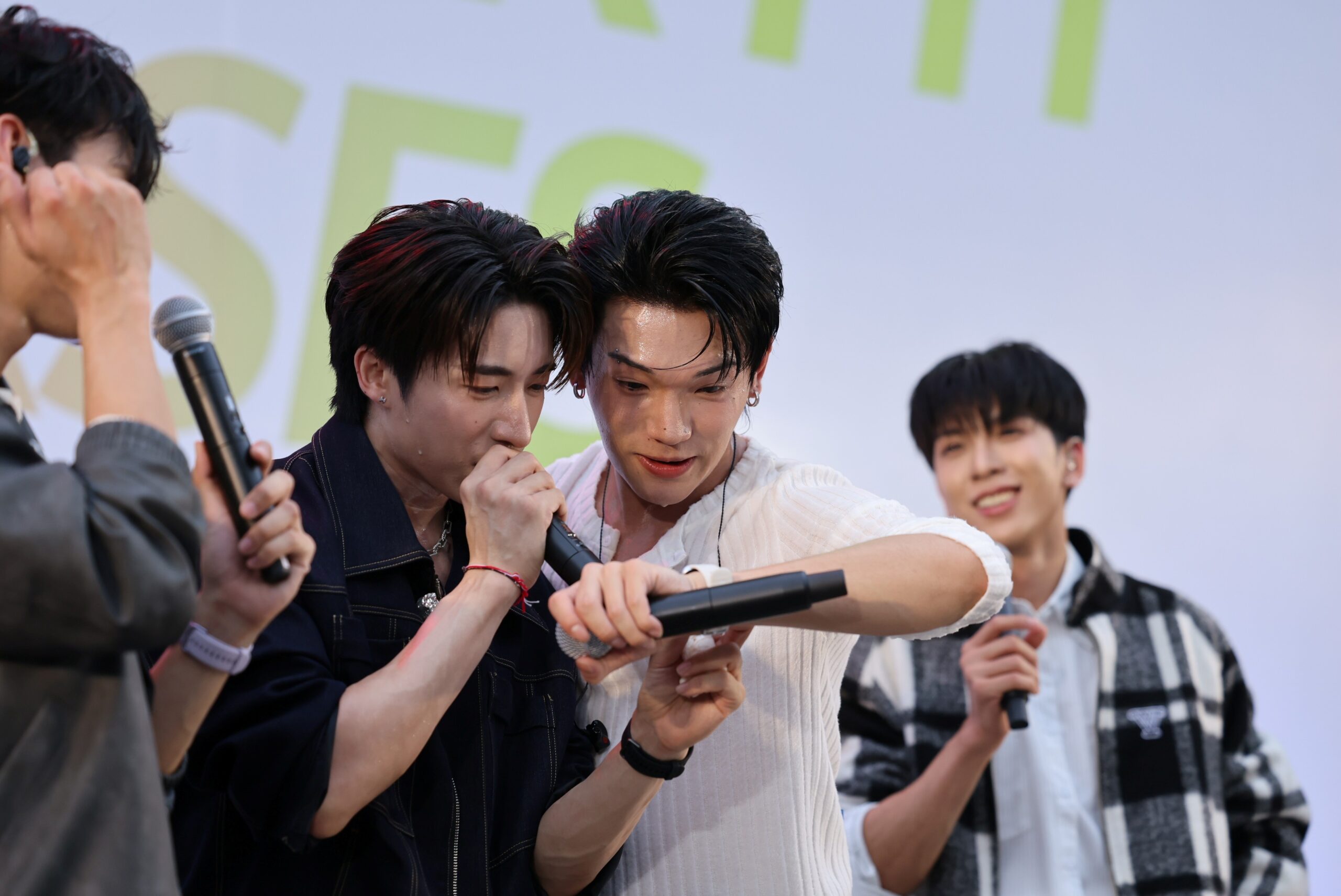 HUAWEI WATCH FIT 5 Series MOVE YOUR FIT WITH PERSES 14 scaled PERSES เสิร์ฟโชว์สุดเดือด พร้อมชวนแฟน ๆ MOVE YOUR FIT ไปด้วยกันกับ HUAWEI WATCH FIT 5 Series