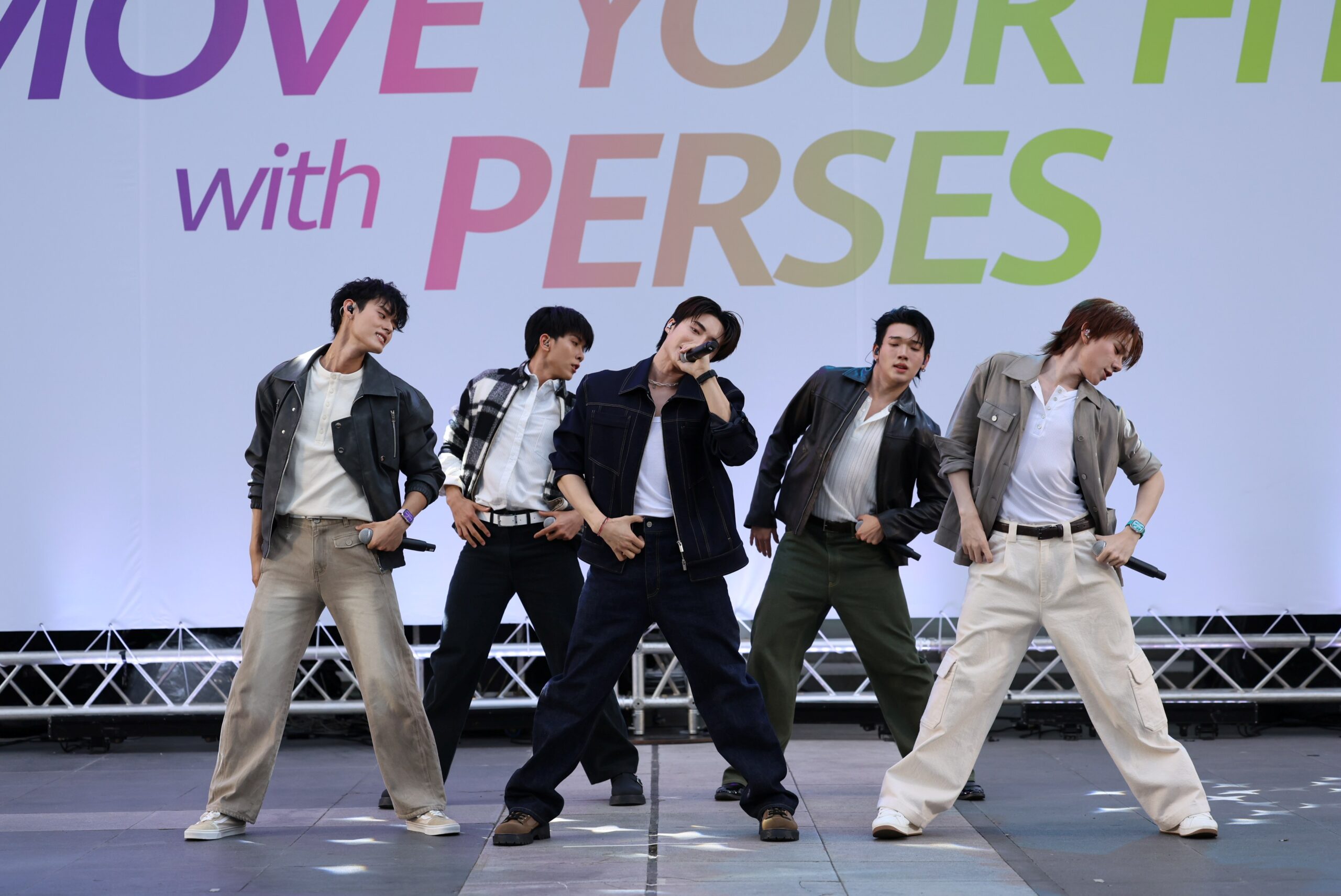 HUAWEI WATCH FIT 5 Series MOVE YOUR FIT WITH PERSES 3 scaled PERSES เสิร์ฟโชว์สุดเดือด พร้อมชวนแฟน ๆ MOVE YOUR FIT ไปด้วยกันกับ HUAWEI WATCH FIT 5 Series