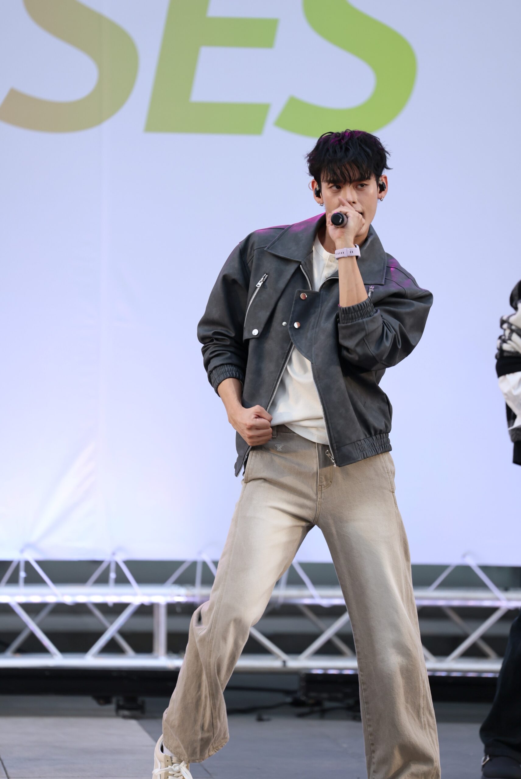 HUAWEI WATCH FIT 5 Series MOVE YOUR FIT WITH PERSES 8 scaled PERSES เสิร์ฟโชว์สุดเดือด พร้อมชวนแฟน ๆ MOVE YOUR FIT ไปด้วยกันกับ HUAWEI WATCH FIT 5 Series