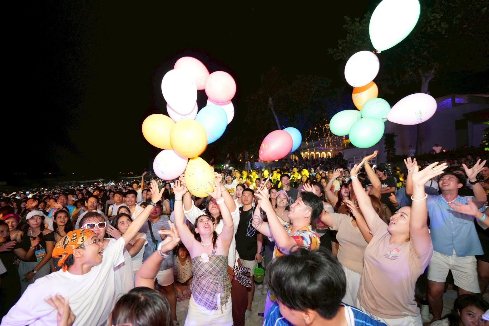 LINE ALBUM 2026.6.7 260607 26 ปิดฉากสุดปัง! JINRO presents “Samed in Love 11” ประมวลภาพความสนุก สาดความฟินอินบนเกาะ