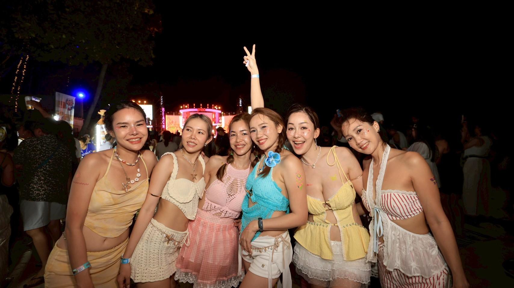 LINE ALBUM 2026.6.7 260607 28 ปิดฉากสุดปัง! JINRO presents “Samed in Love 11” ประมวลภาพความสนุก สาดความฟินอินบนเกาะ