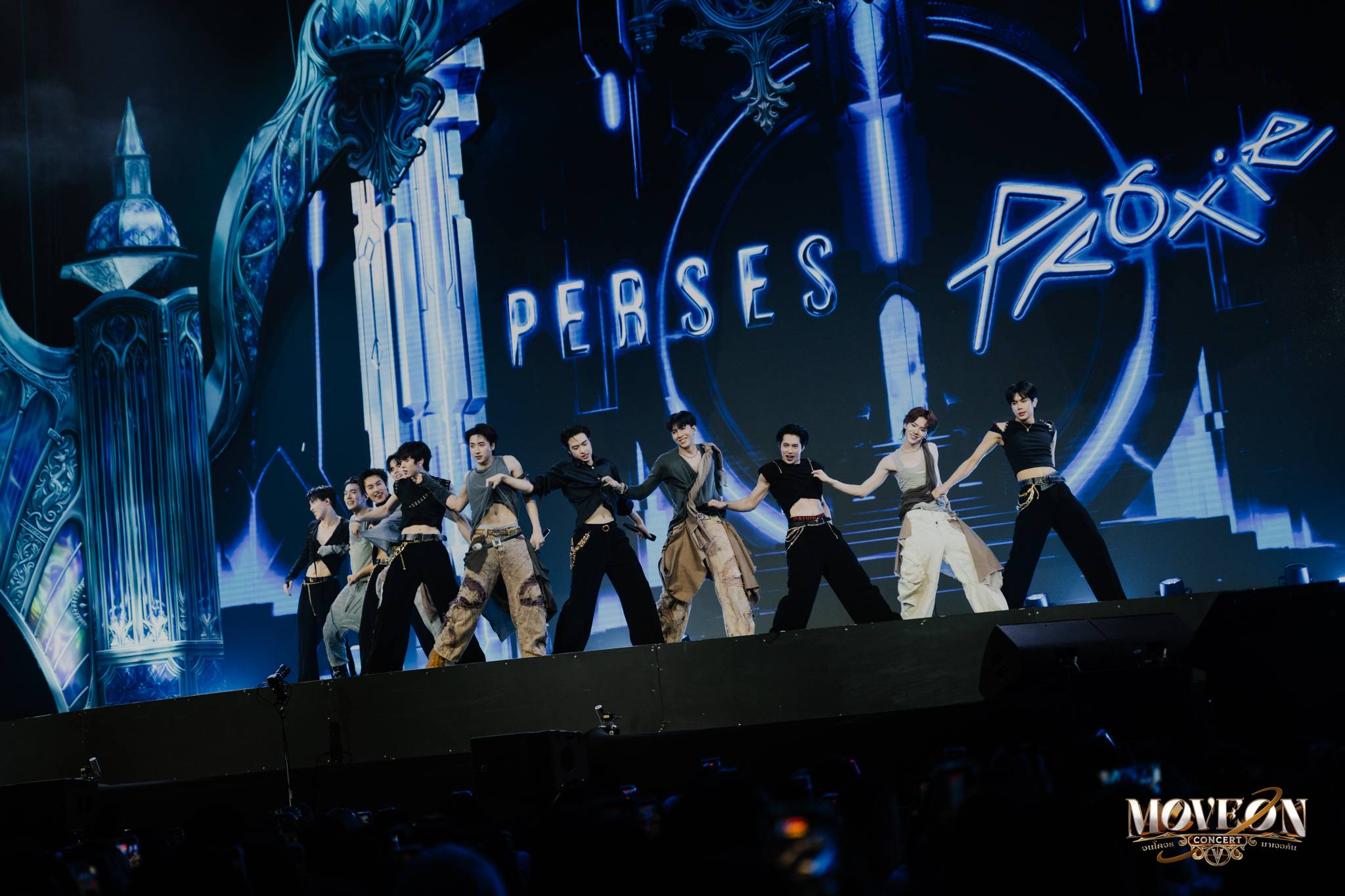 MOVE ON ปีที่ 5 รวม 16 ศิลปินแห่งปีไว้บนเวทีเดียว ตลอด 2 วันเต็ม ผ่าน 4 ดินแดนแห่งเสียงเพลง