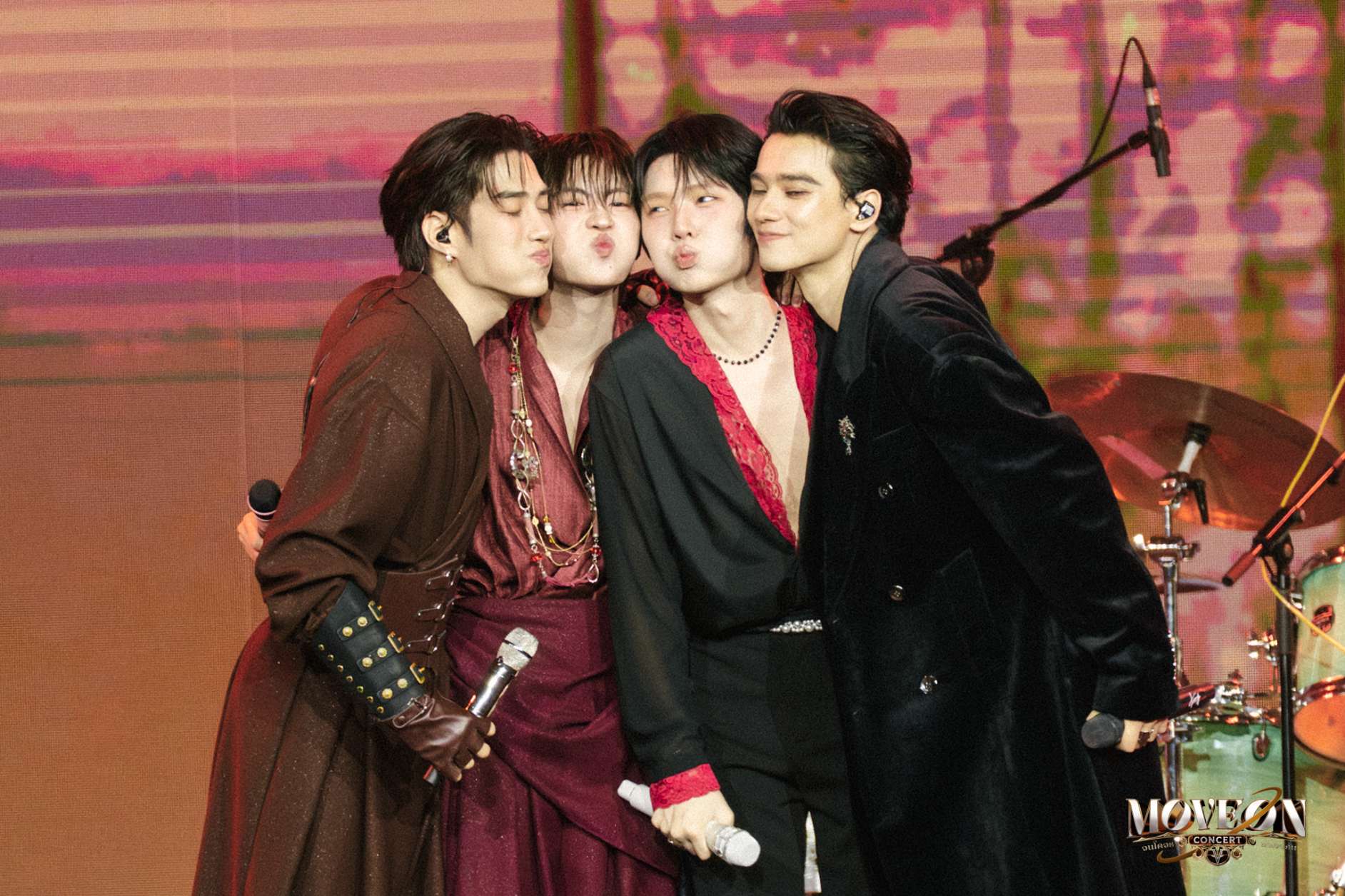 MOVE ON ปีที่ 5 รวม 16 ศิลปินแห่งปีไว้บนเวทีเดียว ตลอด 2 วันเต็ม ผ่าน 4 ดินแดนแห่งเสียงเพลง