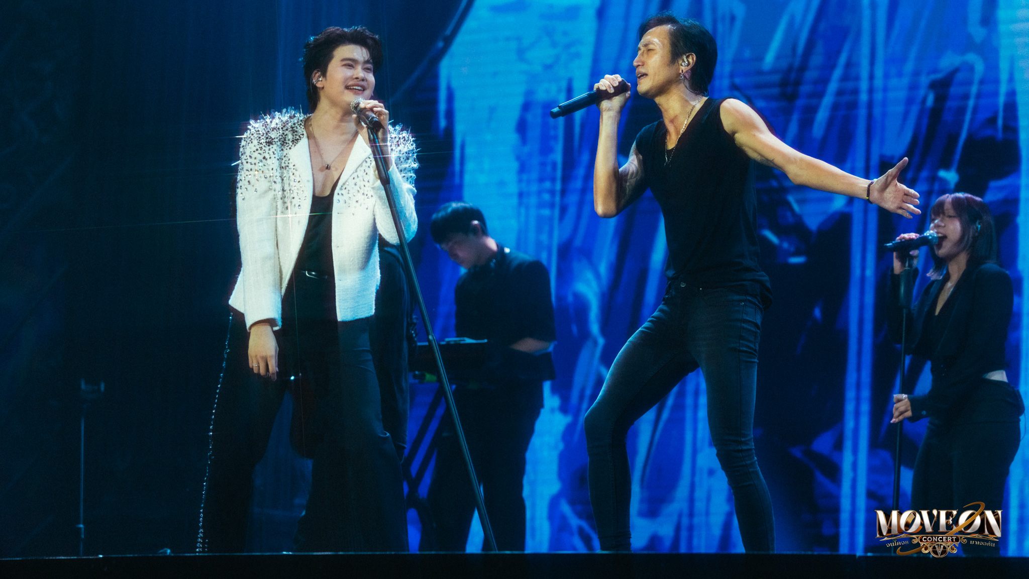 MOVE ON ปีที่ 5 รวม 16 ศิลปินแห่งปีไว้บนเวทีเดียว ตลอด 2 วันเต็ม ผ่าน 4 ดินแดนแห่งเสียงเพลง