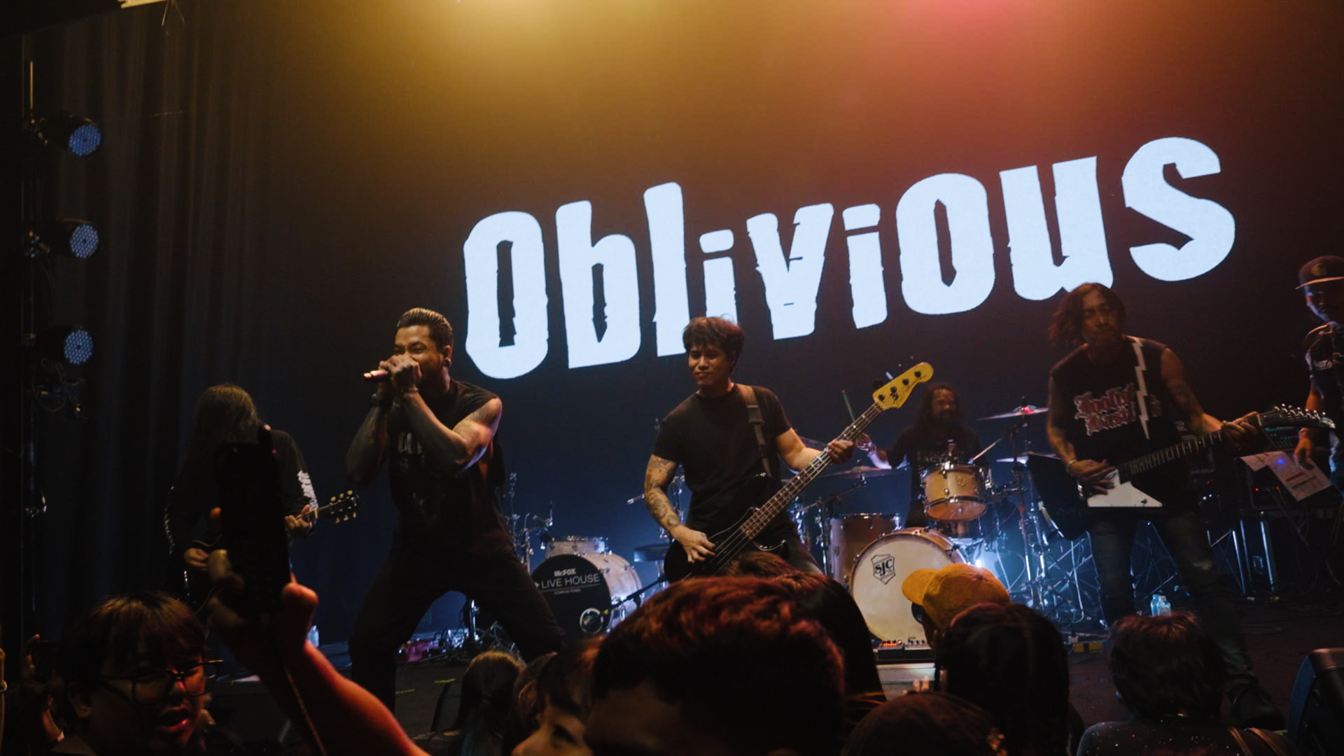 Oblivious 01 เดือดจัด ประทับใจทุกนาที! คอนเสิร์ตครบรอบ 20 ปี "DO IT OR DIE" ปลุกยุคอีโมใหัคืนชีพอีกครั้งในค่ำคืนสุดมันส์เกินบรรยาย