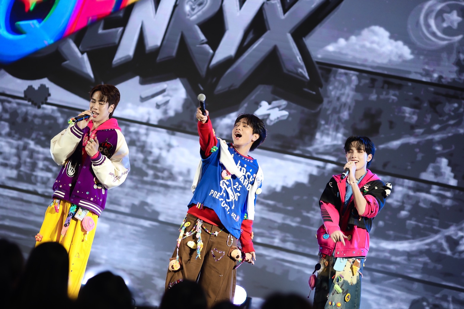 S 227590162 0 QENRYX เดบิวต์เต็มไปด้วยเสน่ห์ ความสดใส และพลังของศิลปินรุ่นใหม่ พร้อมเขย่าวงการ T-POP