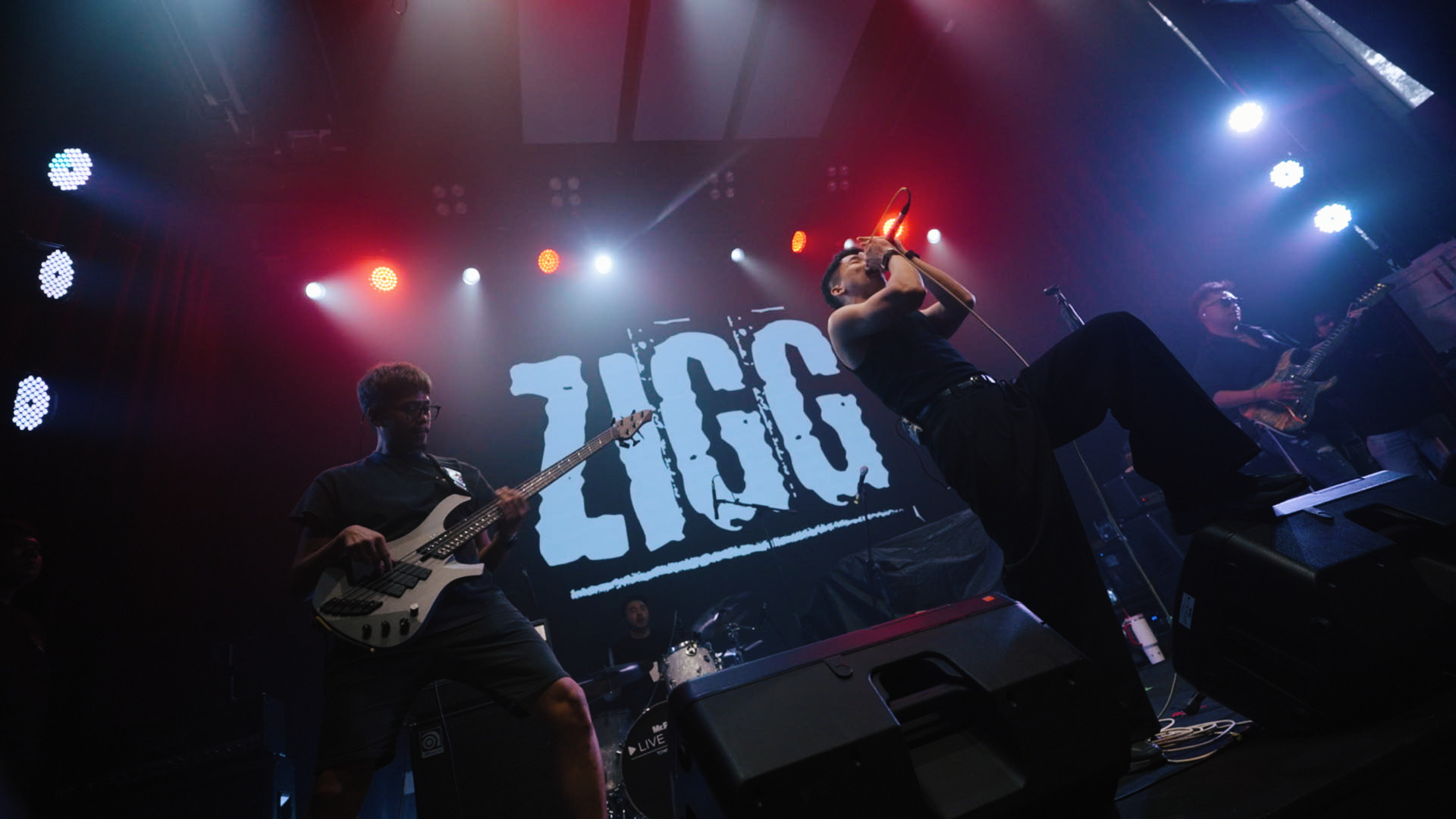 Zigg 01 เดือดจัด ประทับใจทุกนาที! คอนเสิร์ตครบรอบ 20 ปี "DO IT OR DIE" ปลุกยุคอีโมใหัคืนชีพอีกครั้งในค่ำคืนสุดมันส์เกินบรรยาย