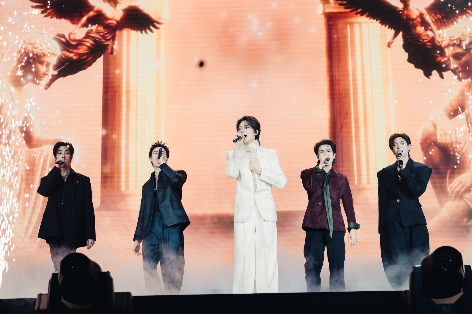 ซี นุนิว เติ้ล เฟิร์สวัน – ทอมมี่ สรุปงาน DMD LINE UP 2026: ‘ดูมันดิ’ จัดหนักเปิดตัว 23 โปรเจกต์ใหม่ ยกระดับซีรีส์วายสู่มิติระดับสากล