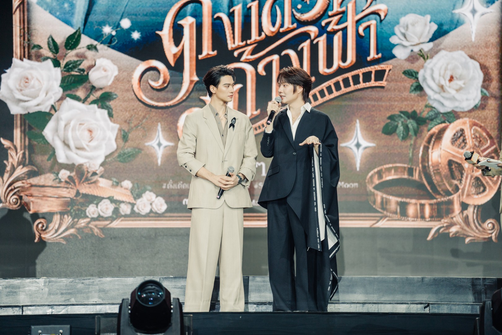 ดั่งเดือนค้างฟ้า Still Holding Up Like The Moon สรุปงาน DMD LINE UP 2026: ‘ดูมันดิ’ จัดหนักเปิดตัว 23 โปรเจกต์ใหม่ ยกระดับซีรีส์วายสู่มิติระดับสากล