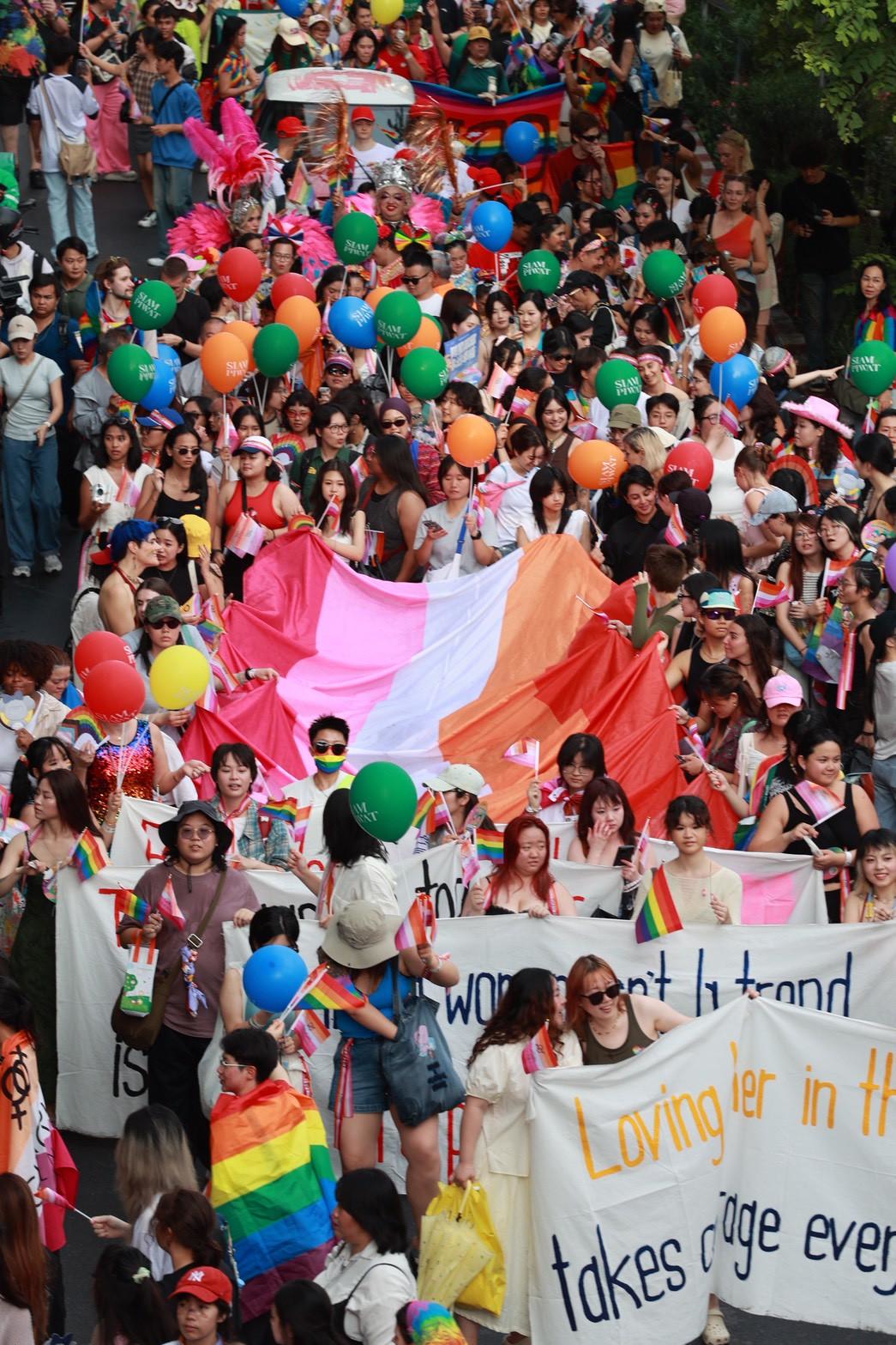 ภาพบรรยากาศ 10 0 รวมพลัง LGBTQIAN+ กว่า 5 แสนคน “นฤมิตไพรด์” ฉลอง Pride Monthในงาน “Bangkok Pride Festival 2026”