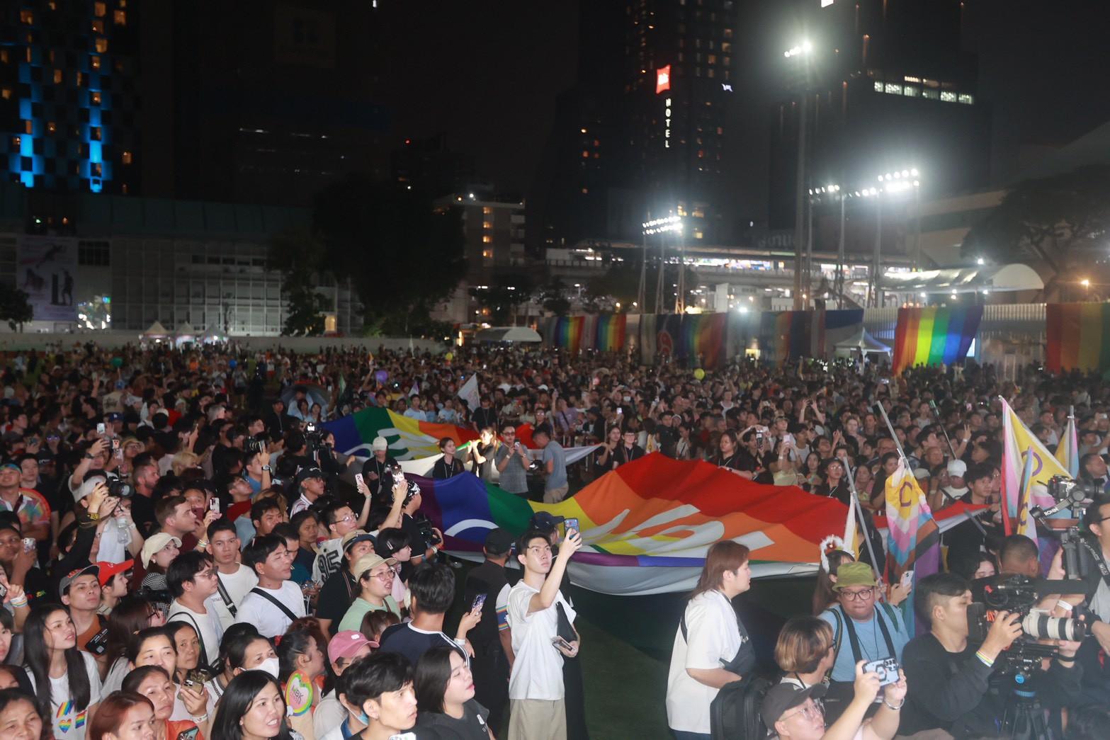 ภาพบรรยากาศ 14 0 รวมพลัง LGBTQIAN+ กว่า 5 แสนคน “นฤมิตไพรด์” ฉลอง Pride Monthในงาน “Bangkok Pride Festival 2026”