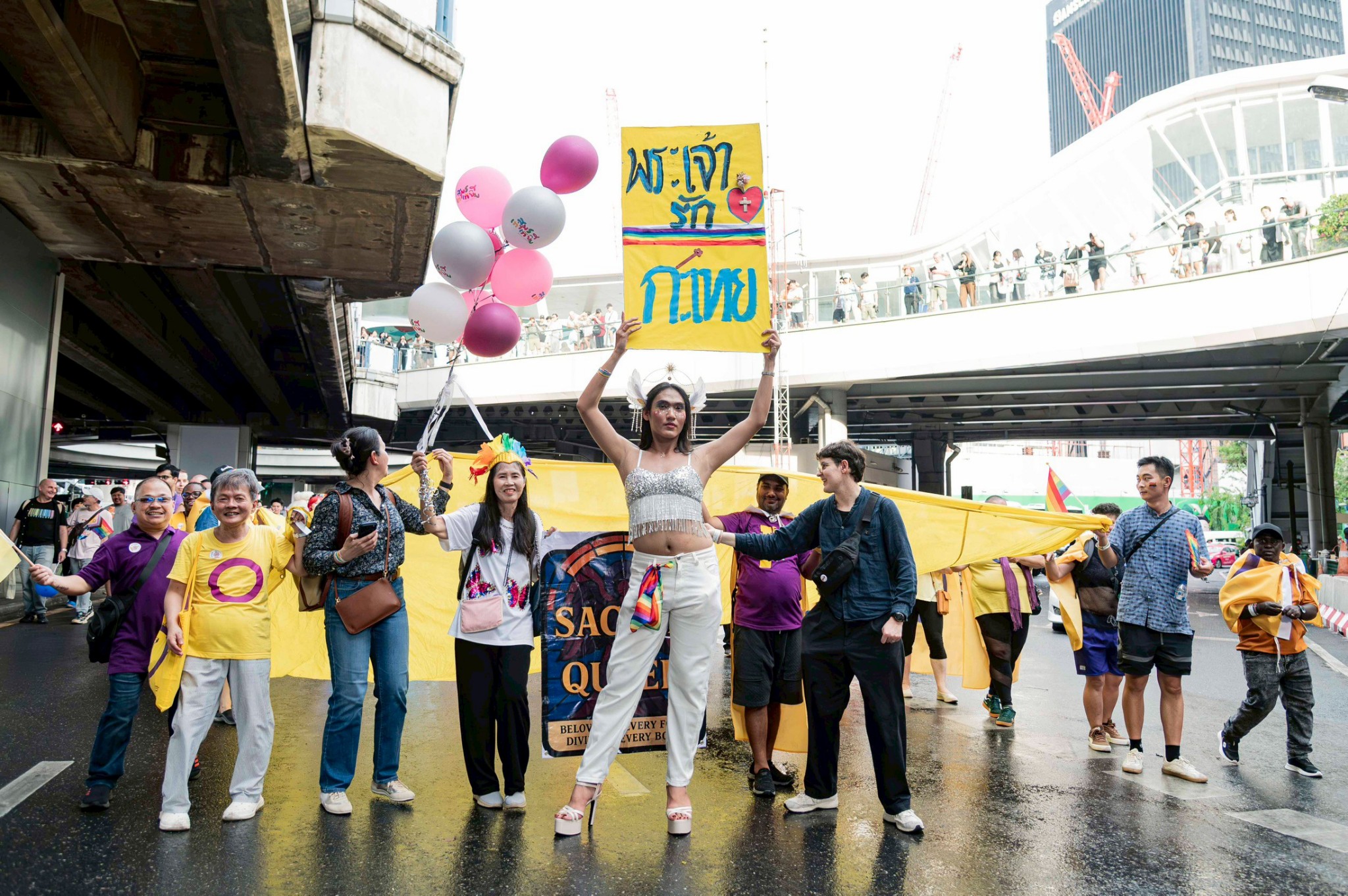 ภาพบรรยากาศ 1 0 รวมพลัง LGBTQIAN+ กว่า 5 แสนคน “นฤมิตไพรด์” ฉลอง Pride Monthในงาน “Bangkok Pride Festival 2026”