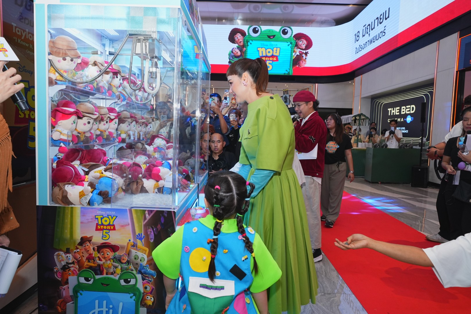 ภาพบรรยากาศงาน Thailand Gala Premiere ภาพยนตร์แอนิเมชันภาคต่อที่ทั่วโลกรอคอย Disney and Pixar s Toy Story 5 12 Toy Story 5 จัดงาน Thailand Gala Premiere สุดยิ่งใหญ่