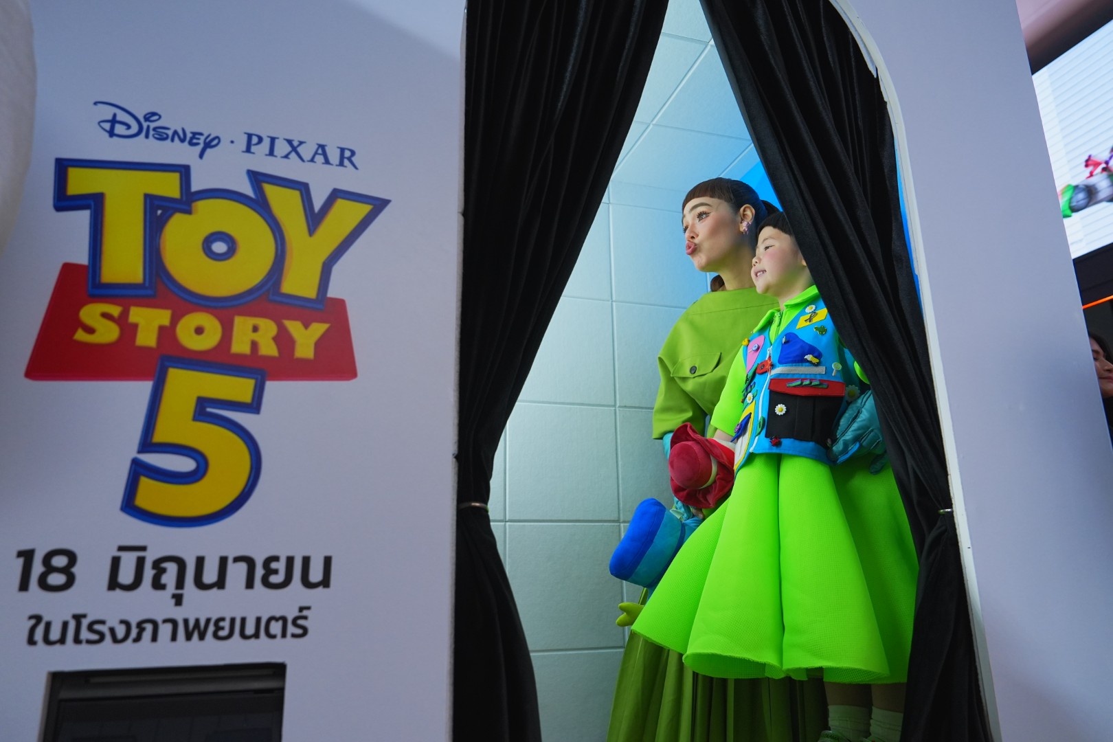 ภาพบรรยากาศงาน Thailand Gala Premiere ภาพยนตร์แอนิเมชันภาคต่อที่ทั่วโลกรอคอย Disney and Pixar s Toy Story 5 15 Toy Story 5 จัดงาน Thailand Gala Premiere สุดยิ่งใหญ่