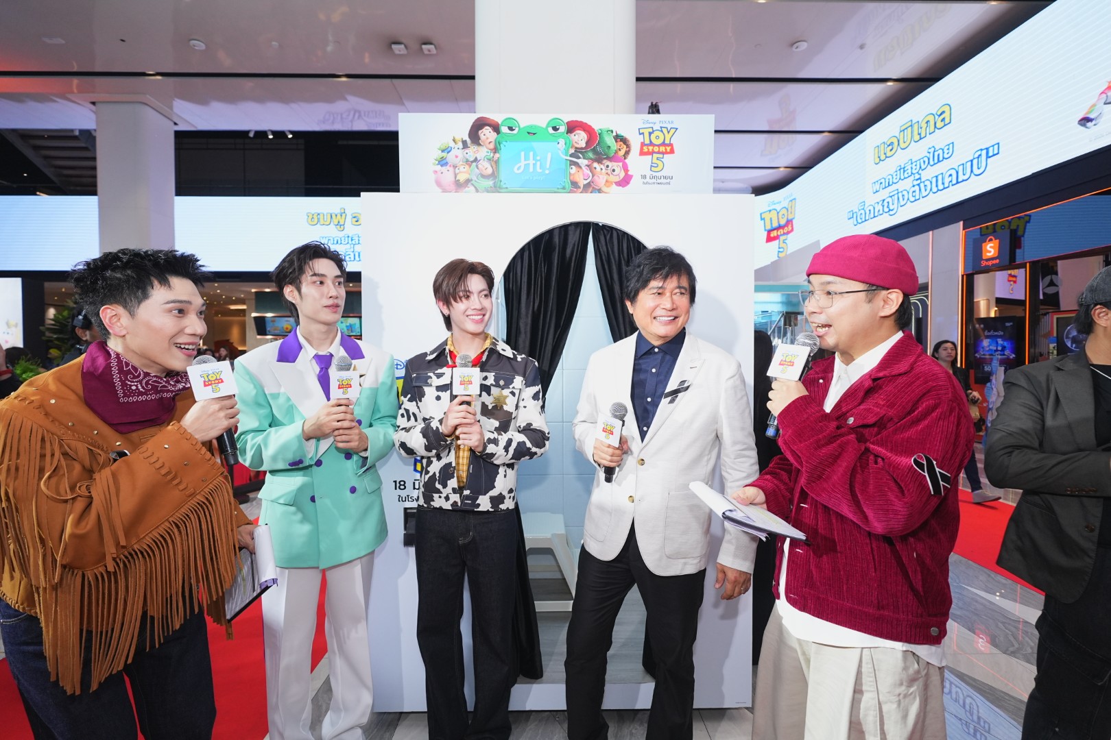 ภาพบรรยากาศงาน Thailand Gala Premiere ภาพยนตร์แอนิเมชันภาคต่อที่ทั่วโลกรอคอย Disney and Pixar s Toy Story 5 7 Toy Story 5 จัดงาน Thailand Gala Premiere สุดยิ่งใหญ่