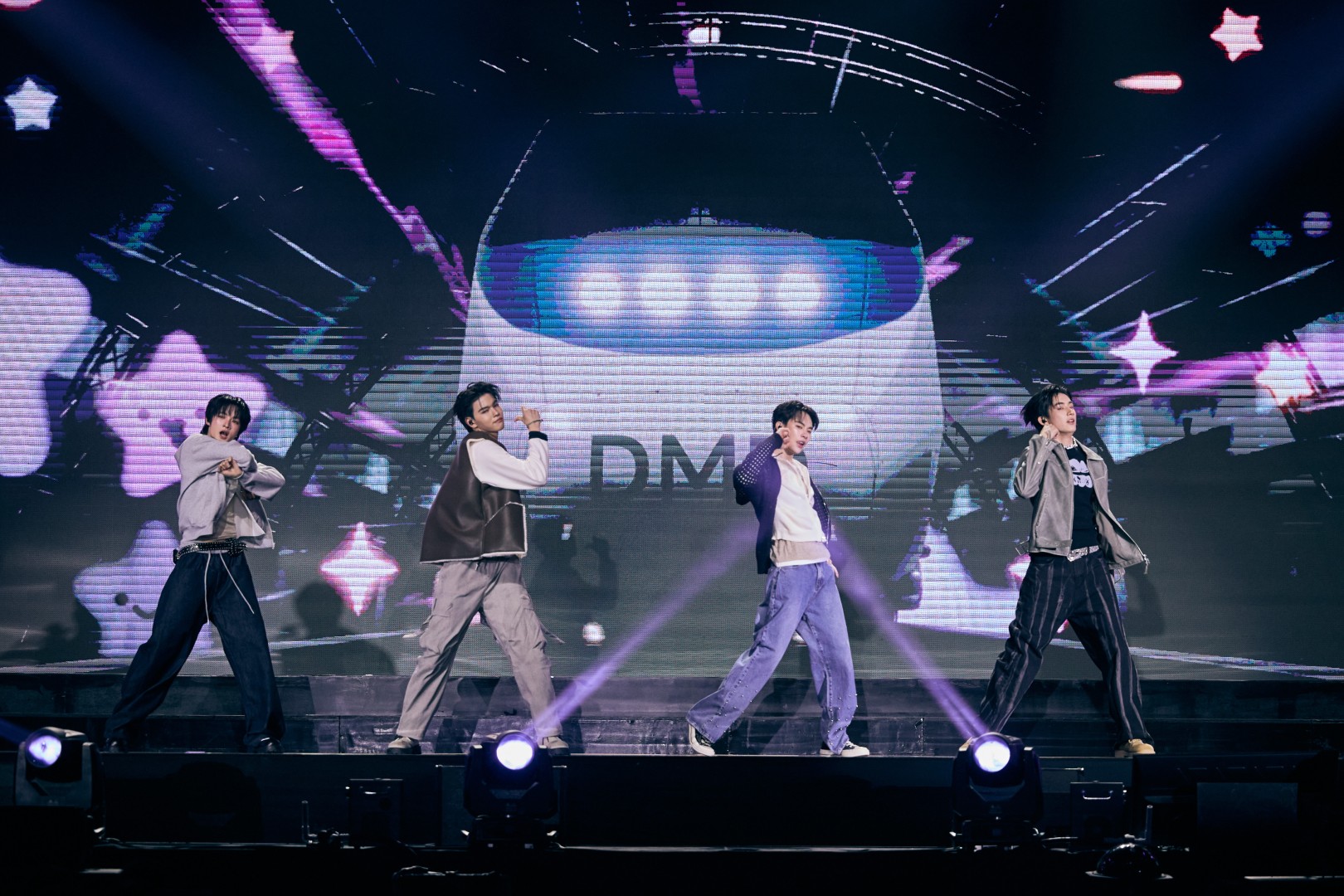 สำเนาของ ภาพบรรยากาศ 0074 สรุปงาน DMD LINE UP 2026: ‘ดูมันดิ’ จัดหนักเปิดตัว 23 โปรเจกต์ใหม่ ยกระดับซีรีส์วายสู่มิติระดับสากล