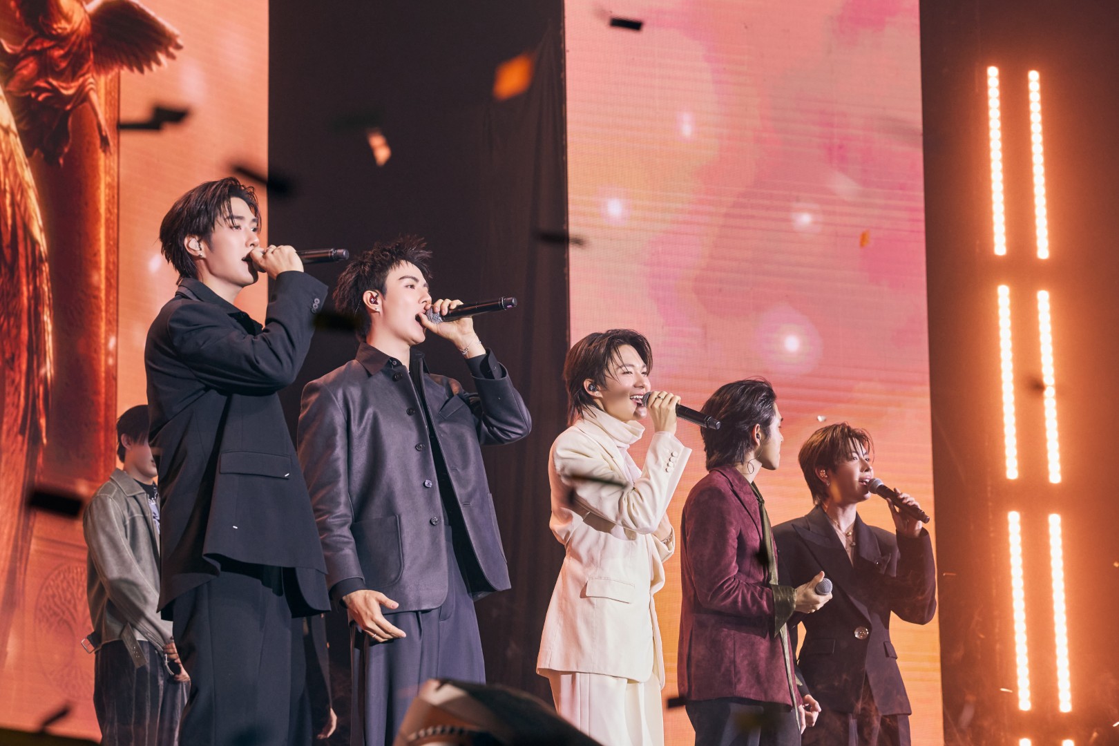 สำเนาของ ภาพบรรยากาศ 0098 สรุปงาน DMD LINE UP 2026: ‘ดูมันดิ’ จัดหนักเปิดตัว 23 โปรเจกต์ใหม่ ยกระดับซีรีส์วายสู่มิติระดับสากล