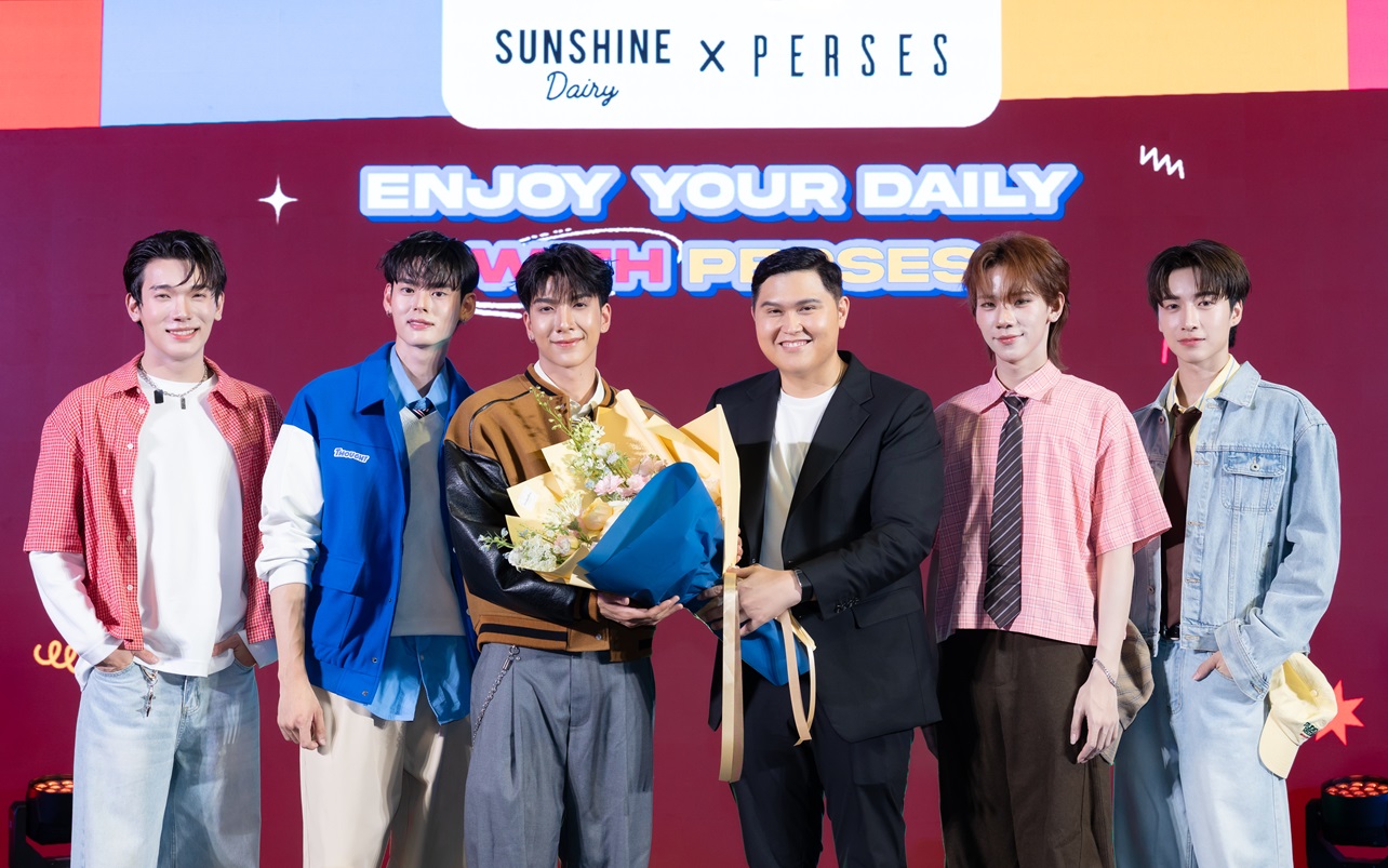 PERSES ขึ้นแท่นพรีเซนเตอร์ Sunshine Dairy เปิดตัวยิ่งใหญ่ในงาน “Enjoy Your Daily With PERSES” 21 สุรนาม พานิชการ และ PERSES 0 PERSES ขึ้นแท่นพรีเซนเตอร์ Sunshine Dairy เปิดตัวยิ่งใหญ่ในงาน “Enjoy Your Daily With PERSES”