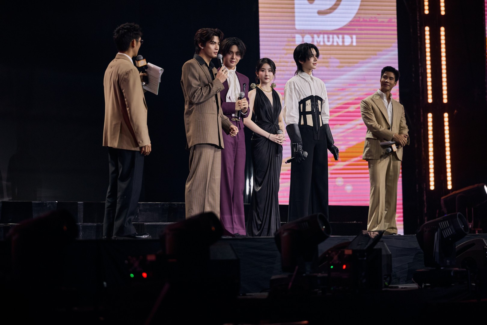 สู่อ้อมกอดของราชา สรุปงาน DMD LINE UP 2026: ‘ดูมันดิ’ จัดหนักเปิดตัว 23 โปรเจกต์ใหม่ ยกระดับซีรีส์วายสู่มิติระดับสากล
