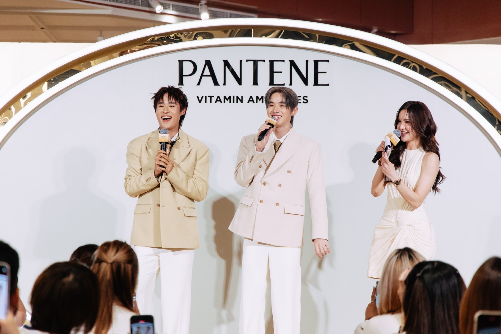 1159998 0 “PiXXiE” และ “นัทฮง” ร่วมสัมผัสนวัตกรรมทรีทเม้นท์ใหม่ “Pantene Miracles Vitamin Ampoule” คลิ๊กปุ๊บ ผมกลอสปั๊ป!