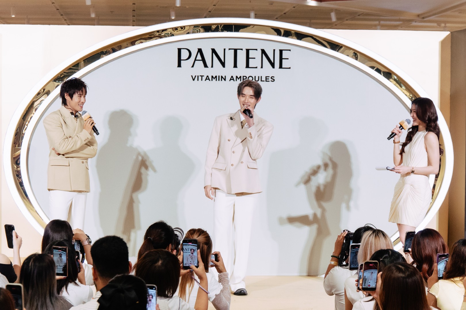 1159999 0 “PiXXiE” และ “นัทฮง” ร่วมสัมผัสนวัตกรรมทรีทเม้นท์ใหม่ “Pantene Miracles Vitamin Ampoule” คลิ๊กปุ๊บ ผมกลอสปั๊ป!