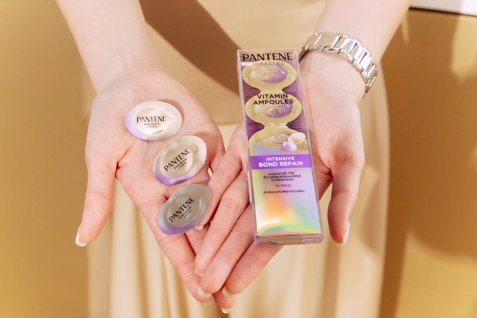 1160004 0 “PiXXiE” และ “นัทฮง” ร่วมสัมผัสนวัตกรรมทรีทเม้นท์ใหม่ “Pantene Miracles Vitamin Ampoule” คลิ๊กปุ๊บ ผมกลอสปั๊ป!