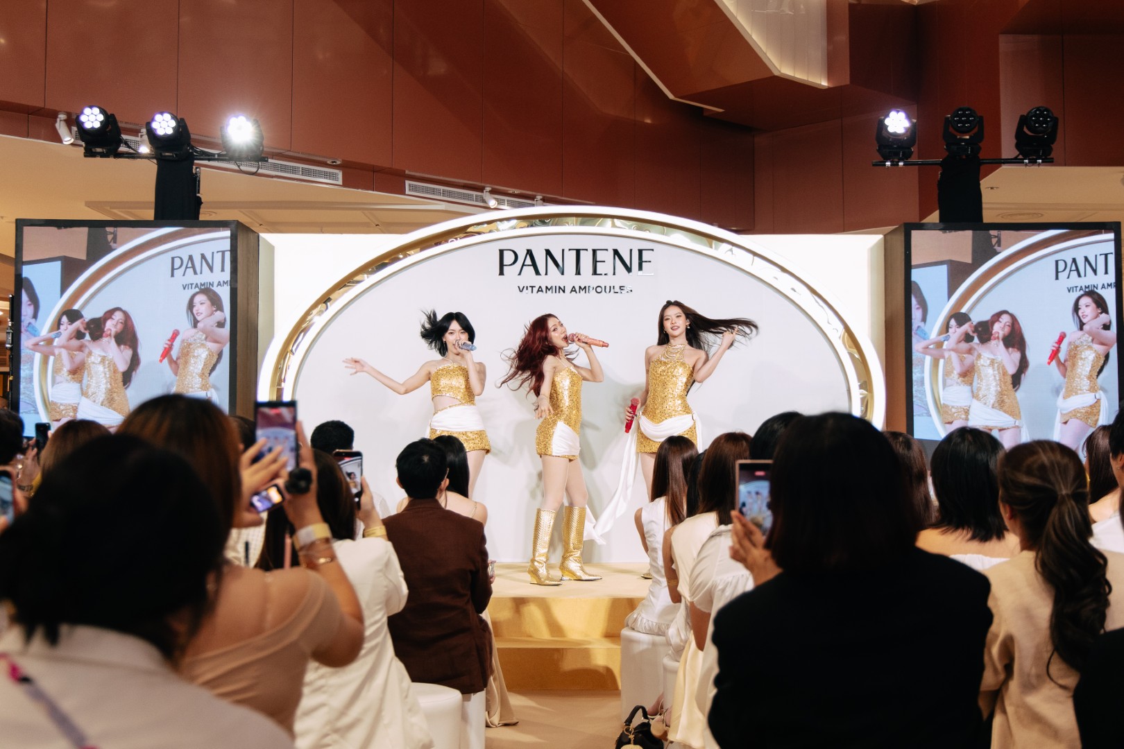 1160007 0 “PiXXiE” และ “นัทฮง” ร่วมสัมผัสนวัตกรรมทรีทเม้นท์ใหม่ “Pantene Miracles Vitamin Ampoule” คลิ๊กปุ๊บ ผมกลอสปั๊ป!
