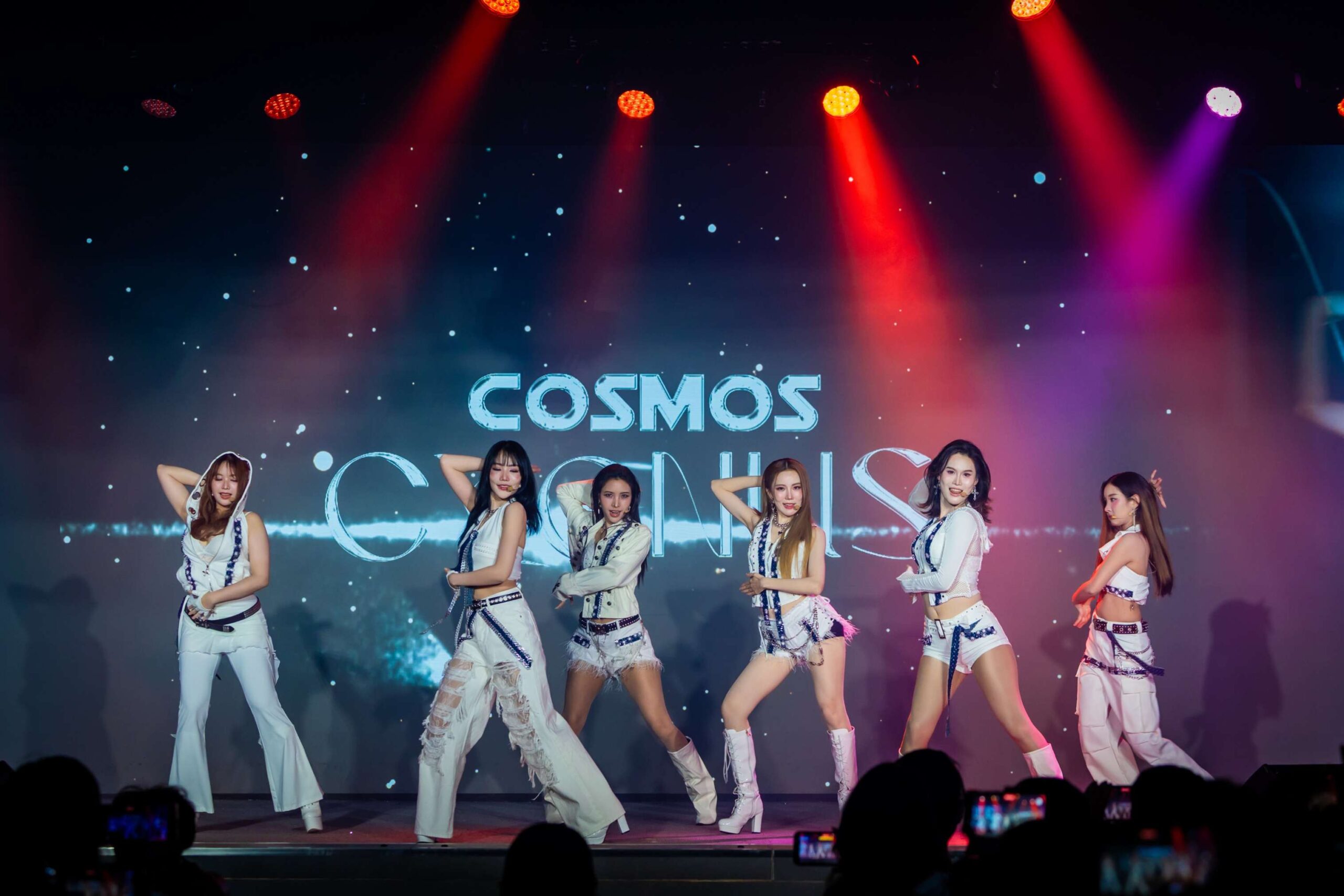 COSMOS จัดเต็มคอนเสิร์ตแรกฉลองครบรอบ 3 ปี เสิร์ฟโชว์ใน “COSMOS 1st Music Concert in Taipei” 25 13. ยูนิต CYGNUS ใน COSMOS 1st Music Concert in Taipei scaled COSMOS จัดเต็มคอนเสิร์ตแรกฉลองครบรอบ 3 ปี เสิร์ฟโชว์ใน “COSMOS 1st Music Concert in Taipei”
