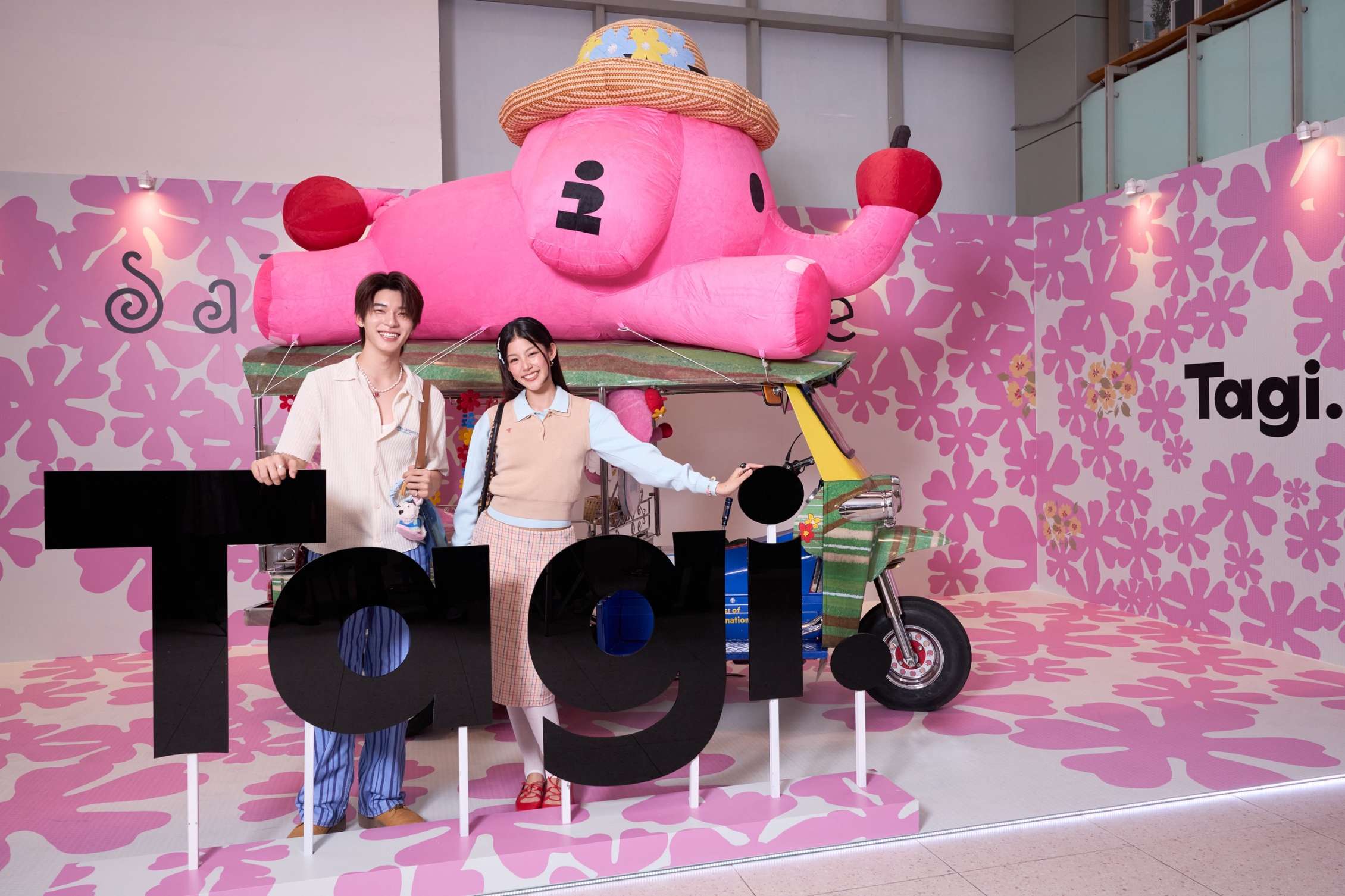 1784205342983 "ตี๋ตี๋-ใบปอ" นำทีมสาดความสดใสฉลองเปิดตัว Tagi. Sabaai House ที่ เซ็นทรัลเวิลด์