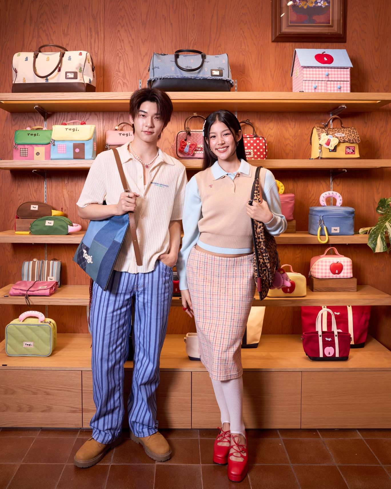 1784205347241 "ตี๋ตี๋-ใบปอ" นำทีมสาดความสดใสฉลองเปิดตัว Tagi. Sabaai House ที่ เซ็นทรัลเวิลด์