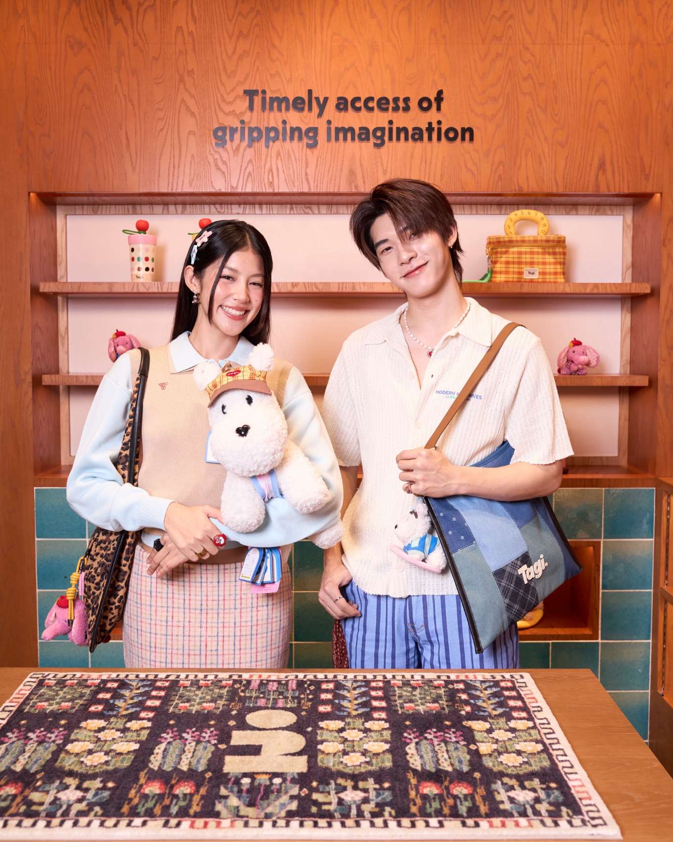 1784205349236 "ตี๋ตี๋-ใบปอ" นำทีมสาดความสดใสฉลองเปิดตัว Tagi. Sabaai House ที่ เซ็นทรัลเวิลด์