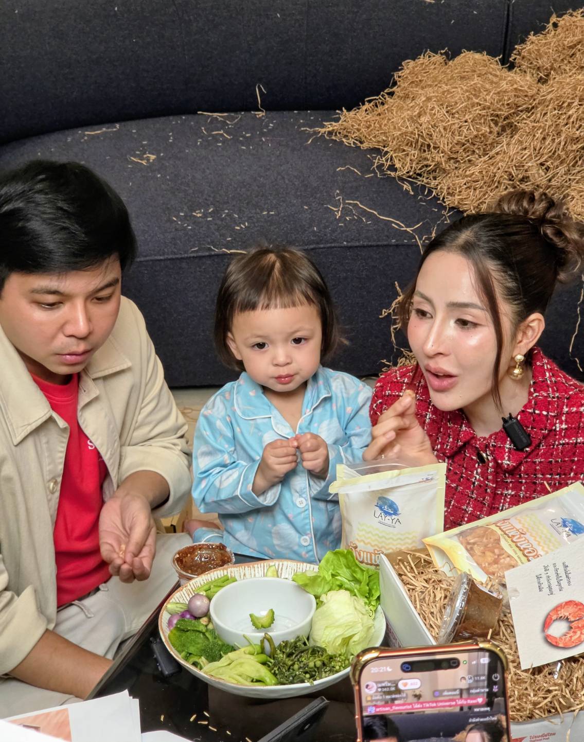 เกินต้าน! 'น้องโมเน่' ปลุกกระแสดันของดี 'ไปรษณีย์เชื่อมสุข' ไลฟ์แตกทั้งเพจ 4 1784917840616 เกินต้าน! 'น้องโมเน่' ปลุกกระแสดันของดี 'ไปรษณีย์เชื่อมสุข' ไลฟ์แตกทั้งเพจ