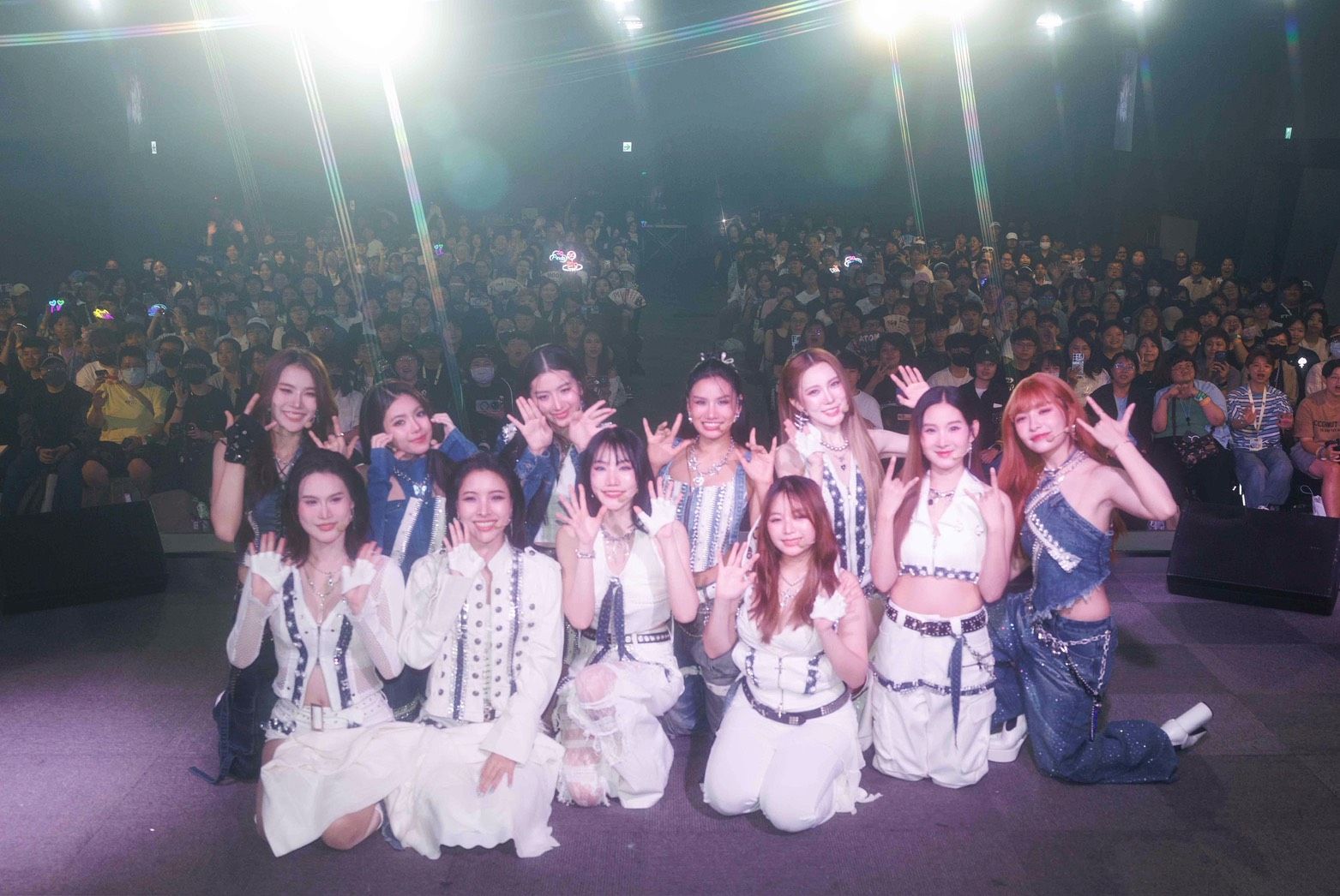 19. COSMOS 1st Music Concert in Taipei COSMOS จัดเต็มคอนเสิร์ตแรกฉลองครบรอบ 3 ปี เสิร์ฟโชว์ใน “COSMOS 1st Music Concert in Taipei”