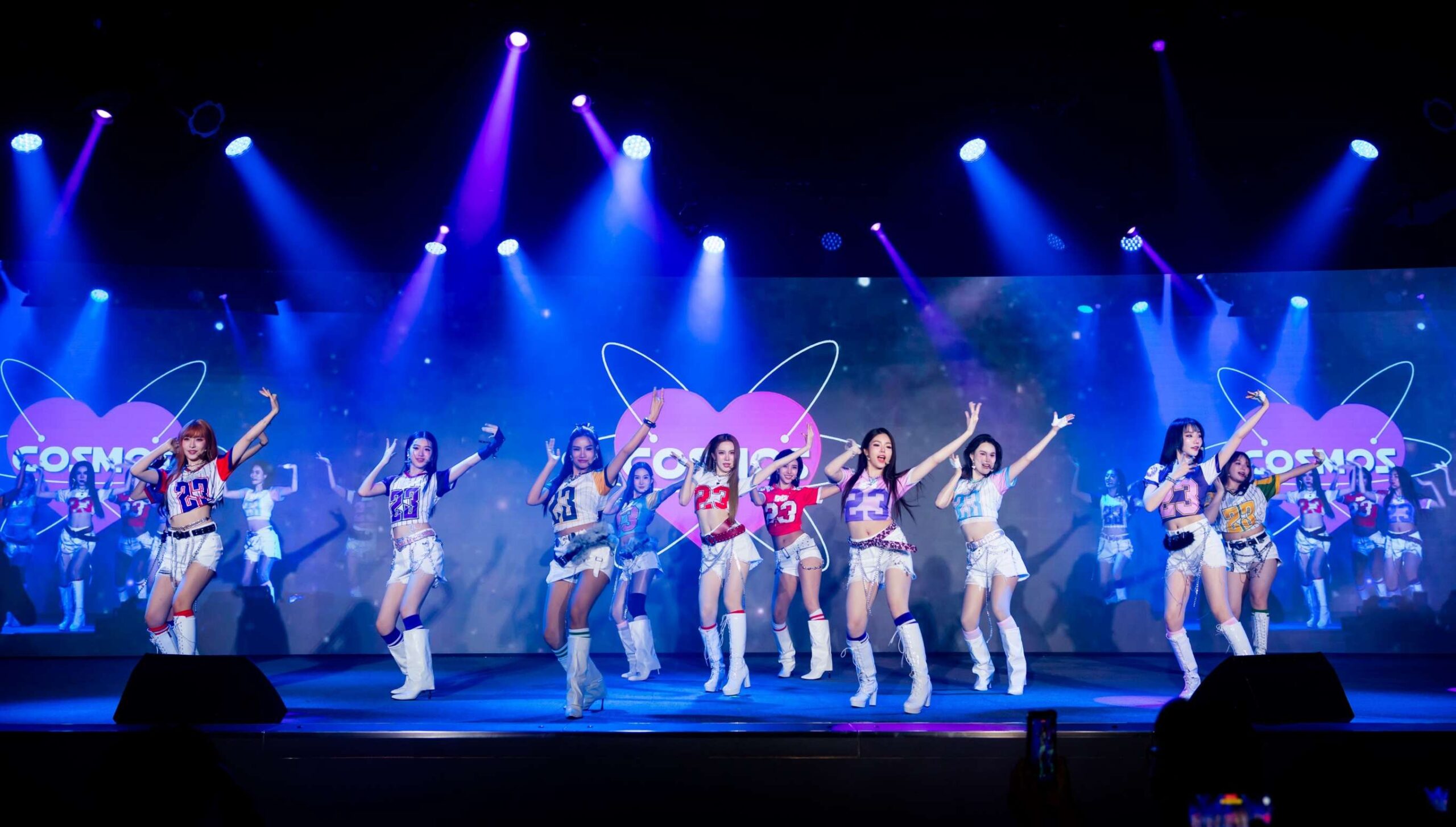 2. COSMOS 1st Music Concert in Taipei scaled COSMOS จัดเต็มคอนเสิร์ตแรกฉลองครบรอบ 3 ปี เสิร์ฟโชว์ใน “COSMOS 1st Music Concert in Taipei”