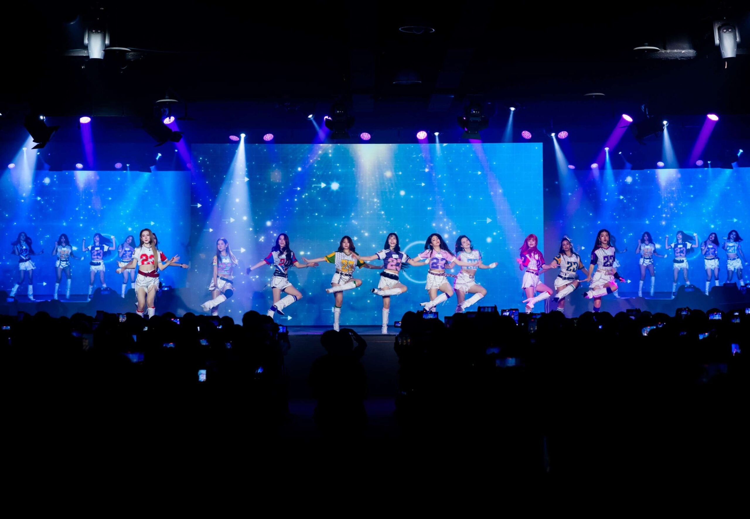 21. COSMOS 1st Music Concert in Taipei scaled COSMOS จัดเต็มคอนเสิร์ตแรกฉลองครบรอบ 3 ปี เสิร์ฟโชว์ใน “COSMOS 1st Music Concert in Taipei”