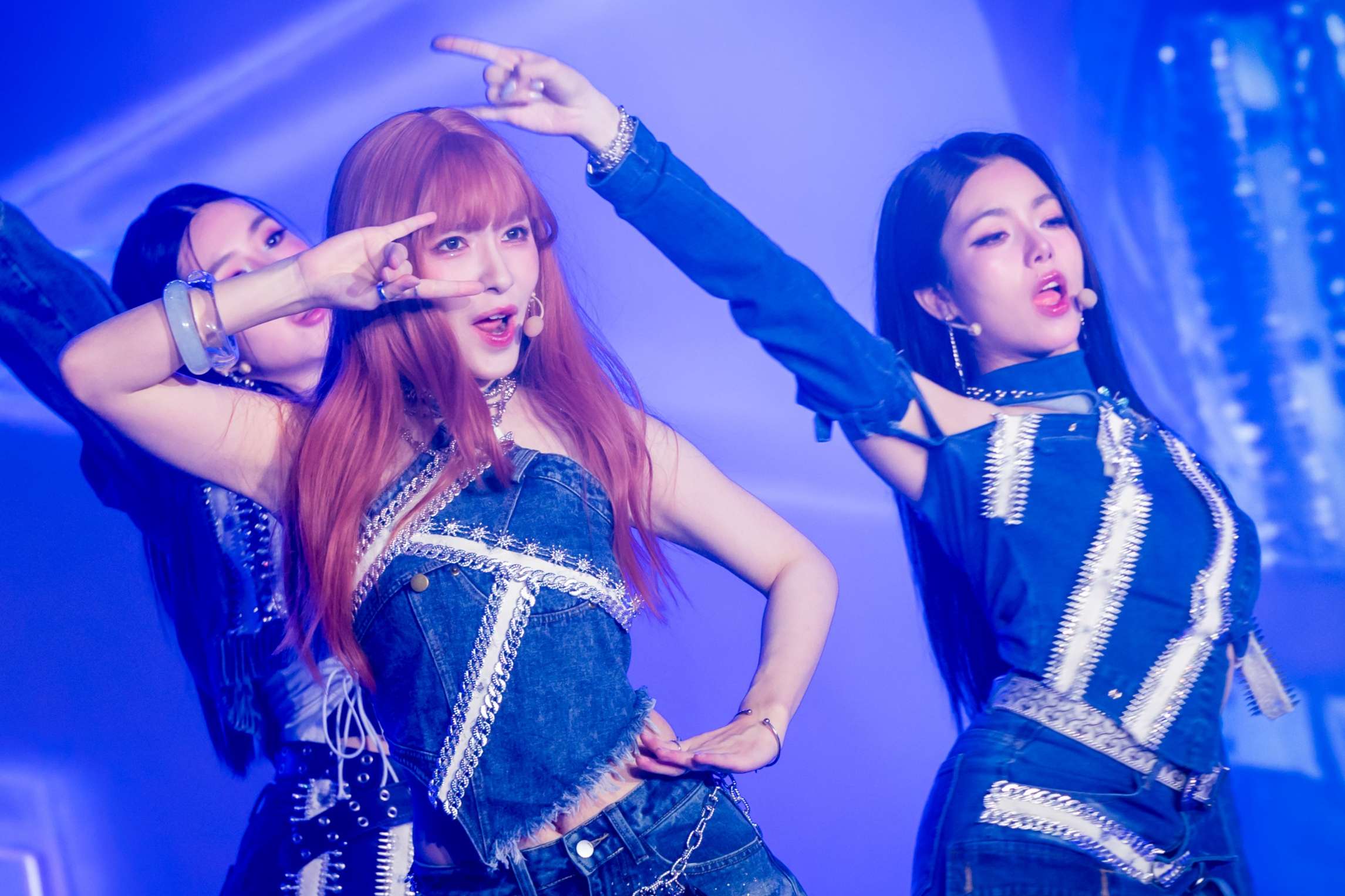 27. ลูกแก้ว และ แพรวา จาก ยูนิต SUN ใน COSMOS 1st Music Concert in Taipei COSMOS จัดเต็มคอนเสิร์ตแรกฉลองครบรอบ 3 ปี เสิร์ฟโชว์ใน “COSMOS 1st Music Concert in Taipei”