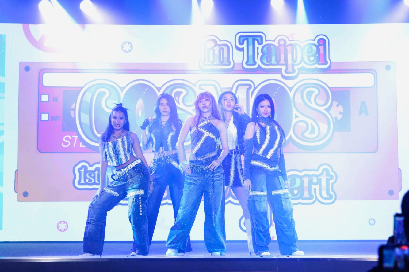 6. ยูนิต SUN ใน COSMOS 1st Music Concert in Taipei COSMOS จัดเต็มคอนเสิร์ตแรกฉลองครบรอบ 3 ปี เสิร์ฟโชว์ใน “COSMOS 1st Music Concert in Taipei”