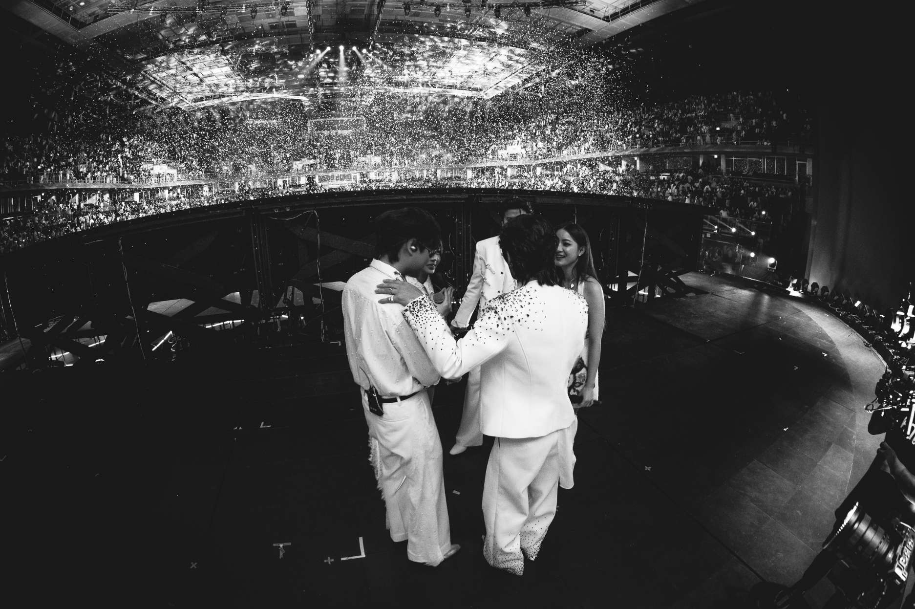 CLUB 30 CONCERT 2 ประมวลบรรยากาศ CLUB 30 CONCERT คอนเสิร์ตแห่งประวัติศาสตร์ ที่สุดแห่งปี 2026 กับ 5 ศิลปินเพื่อนรักวัยสามสิบ